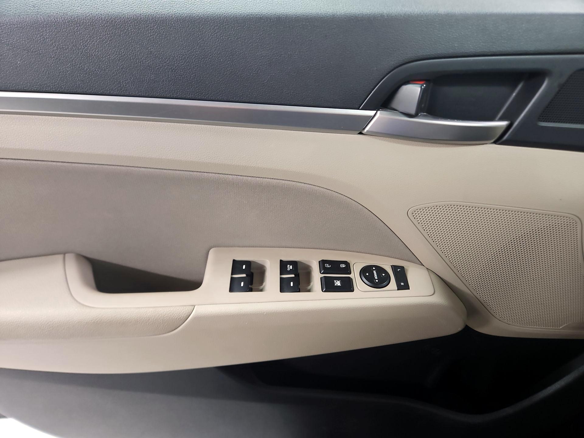 Thumbnail: 2020 Hyundai Elantra - 12