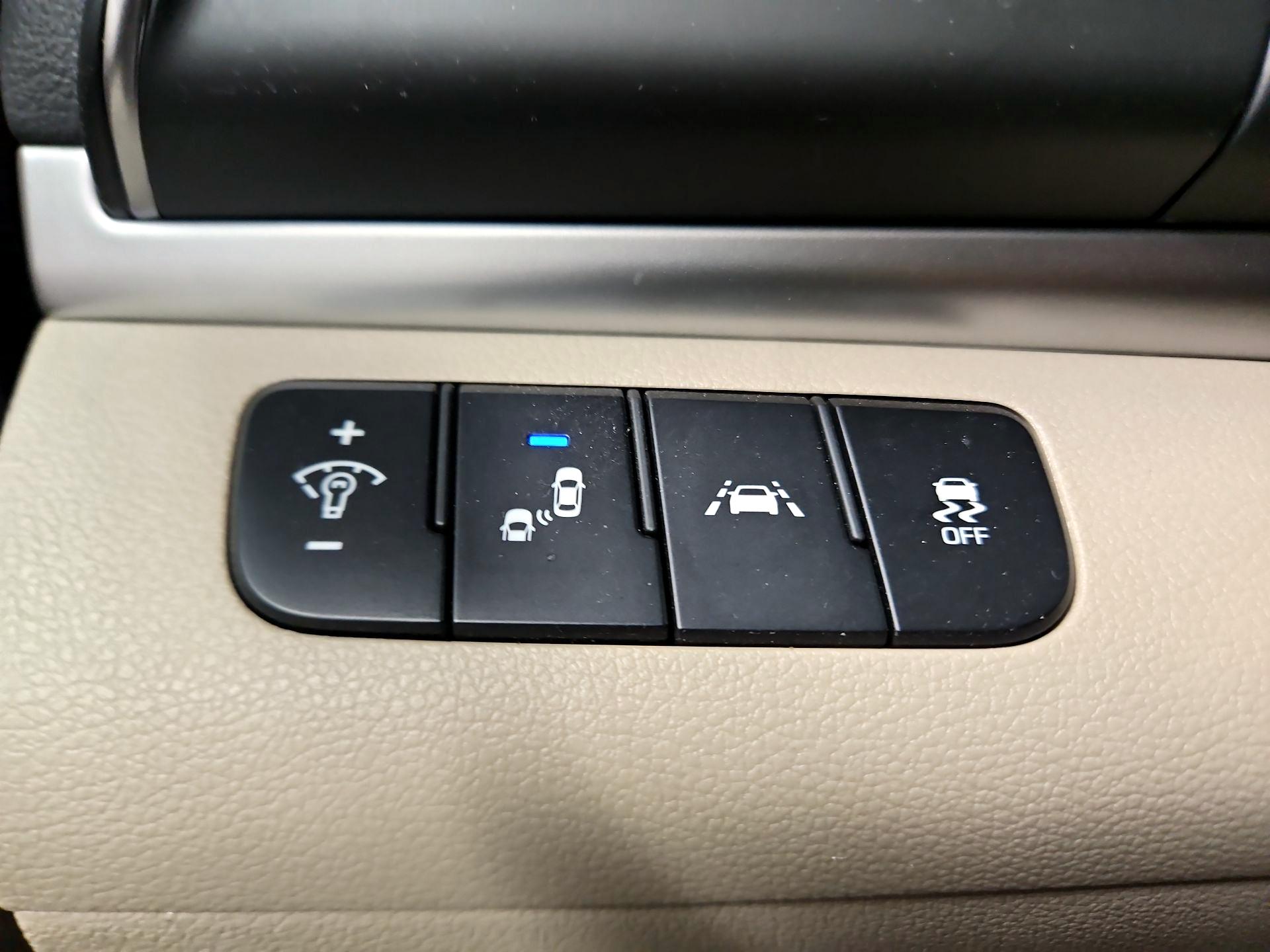 Thumbnail: 2020 Hyundai Elantra - 13
