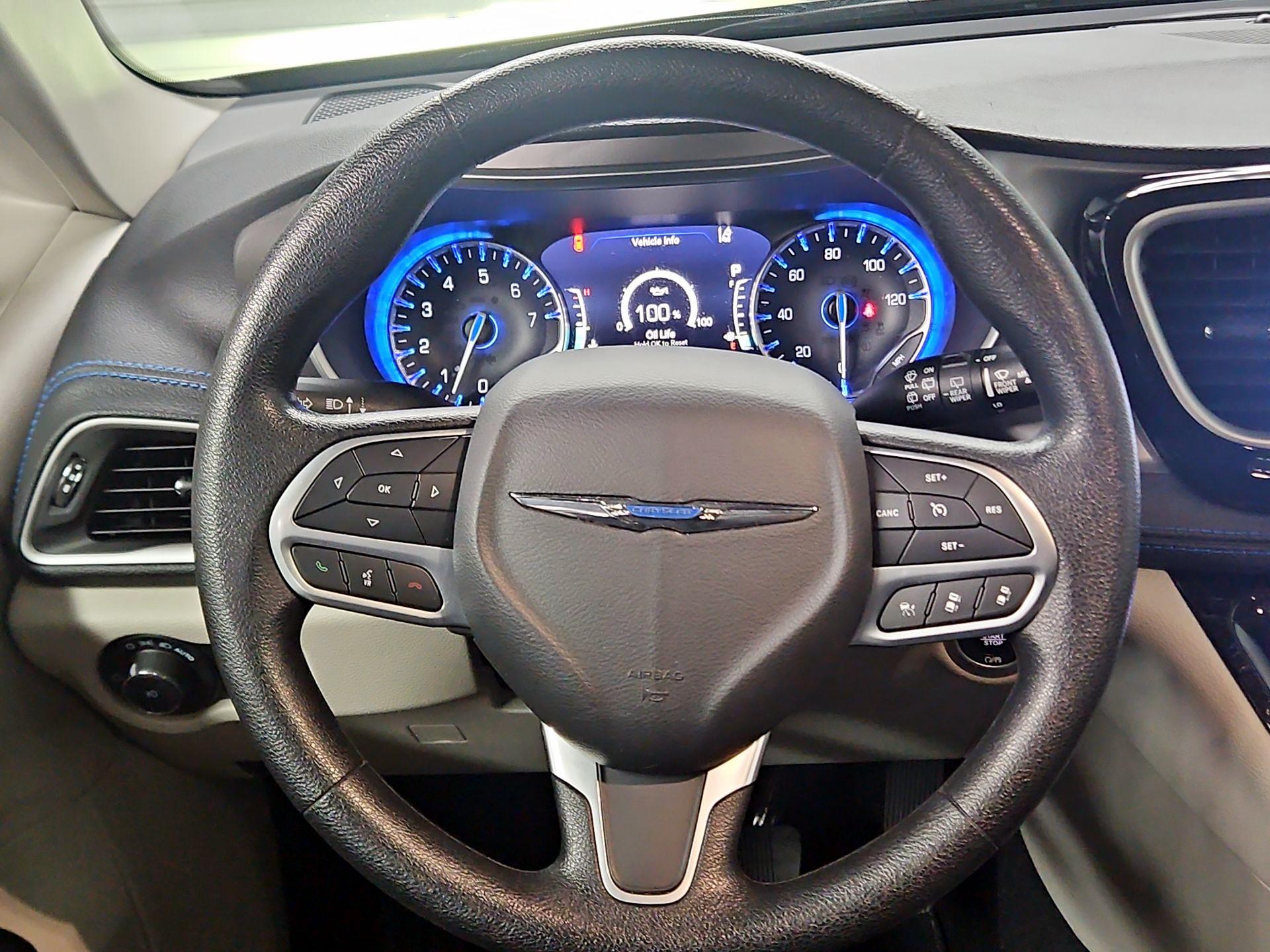 Thumbnail: 2021 Chrysler Pacifica - 10