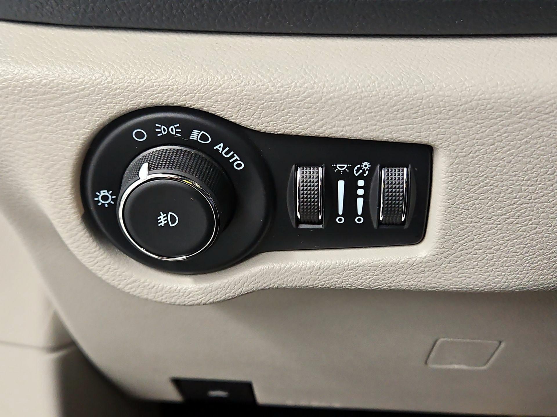 Thumbnail: 2021 Chrysler Pacifica - 13