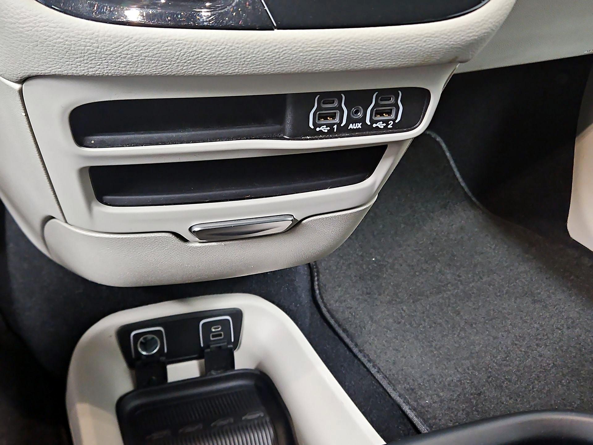 Thumbnail: 2021 Chrysler Pacifica - 18