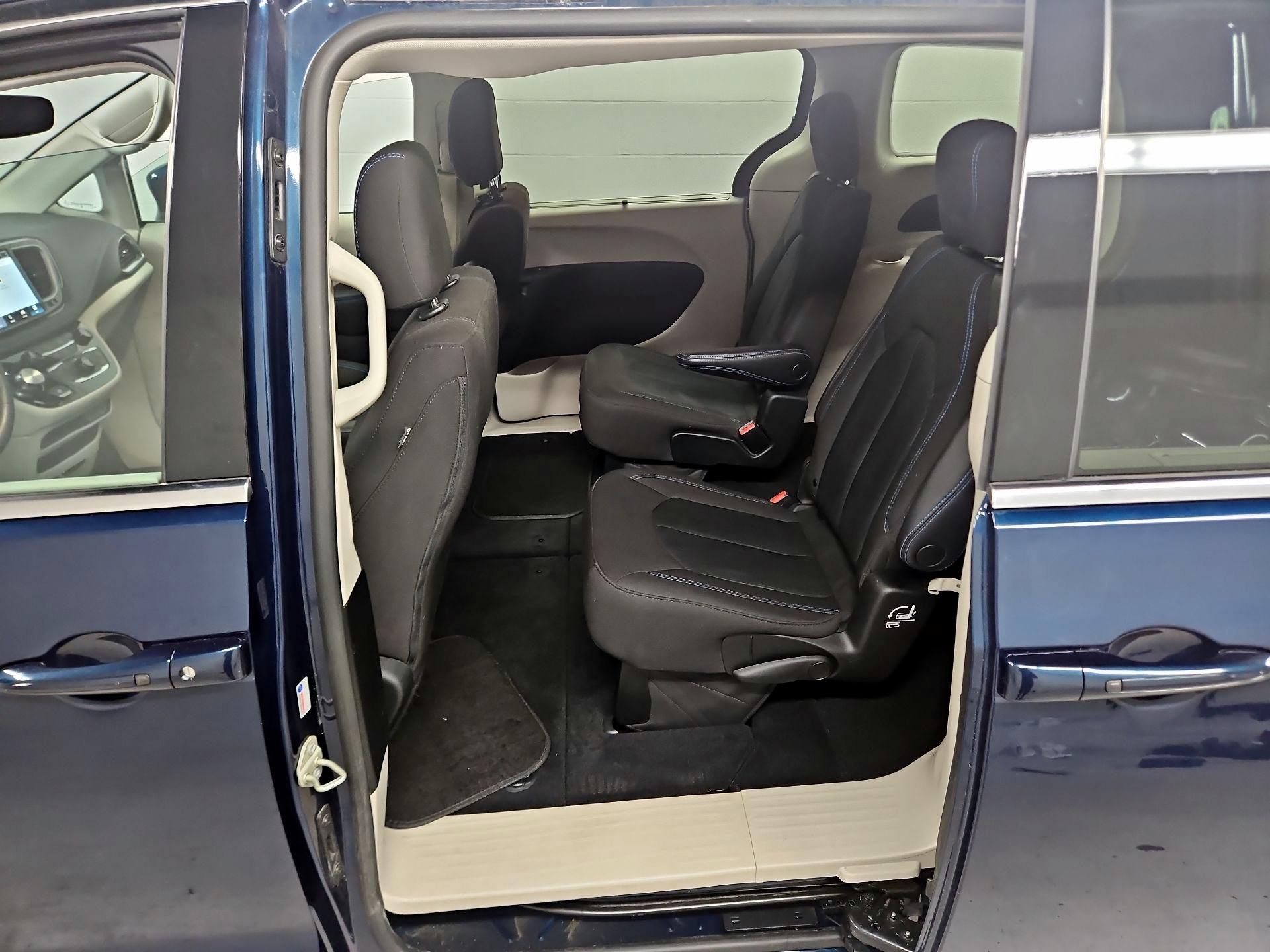 Thumbnail: 2021 Chrysler Pacifica - 20