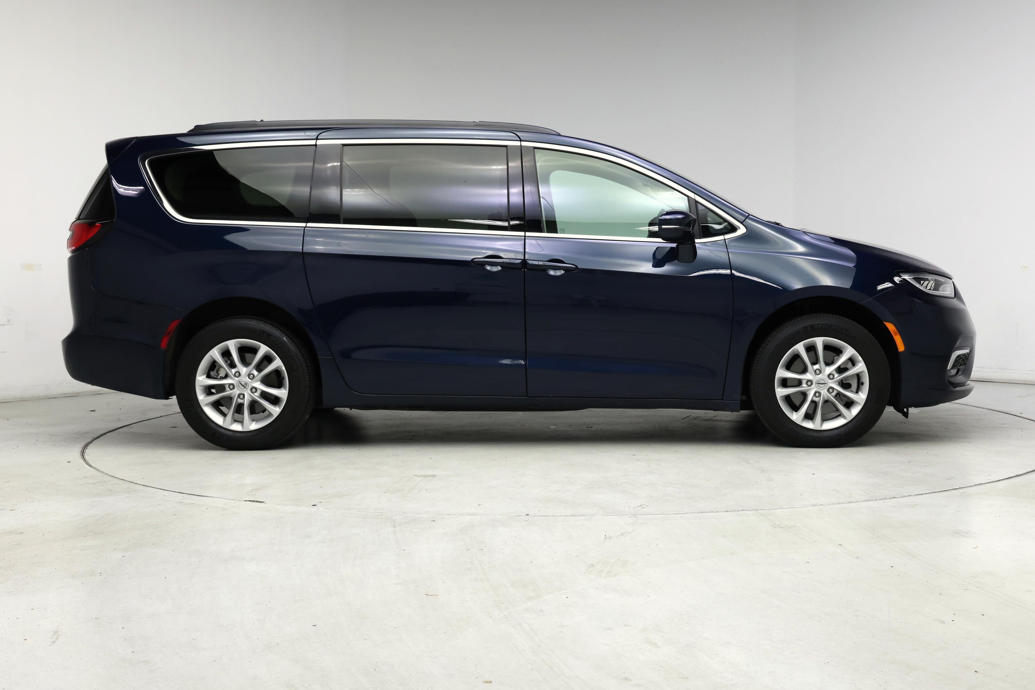 Thumbnail: 2021 Chrysler Pacifica - 7