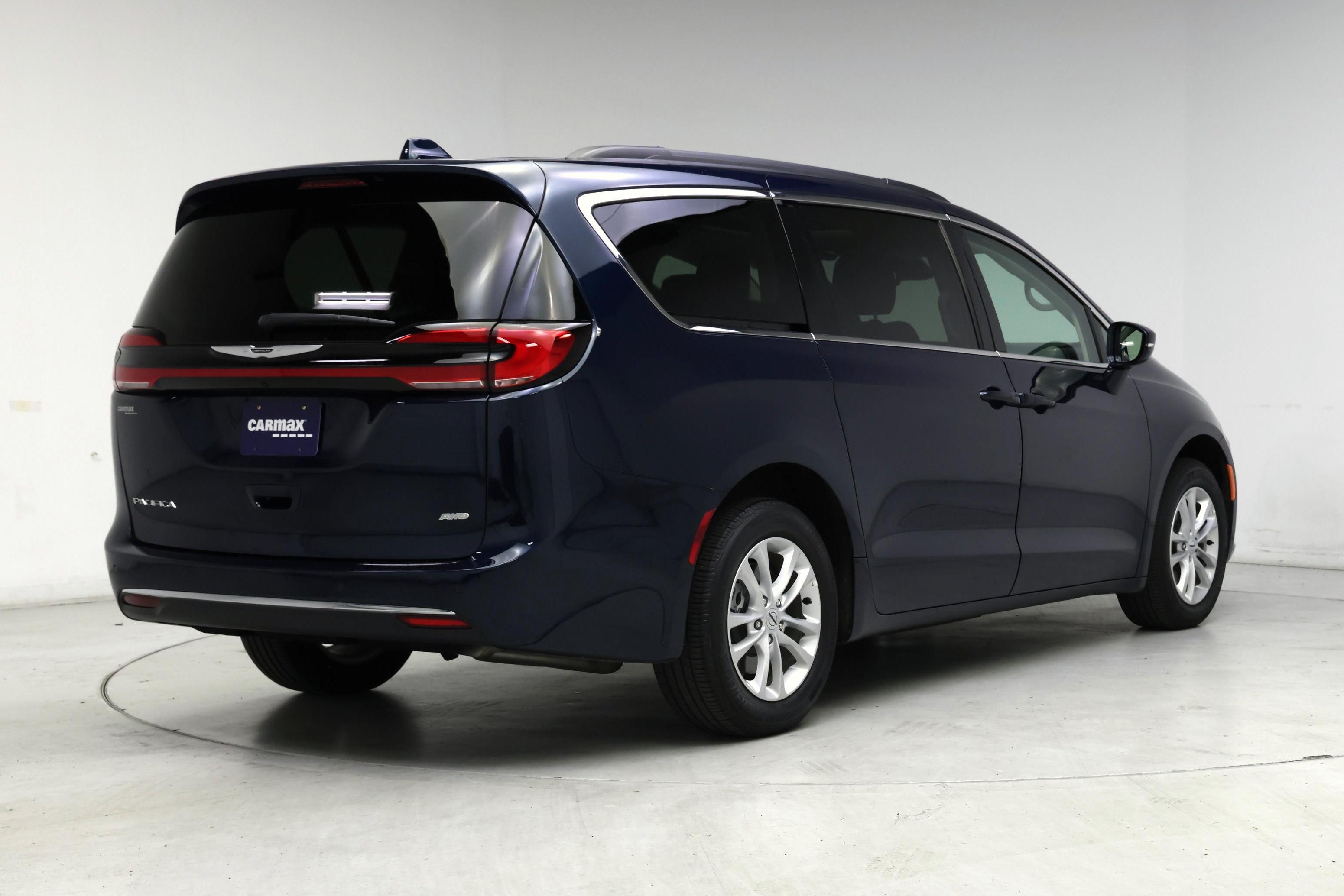 Thumbnail: 2021 Chrysler Pacifica - 8