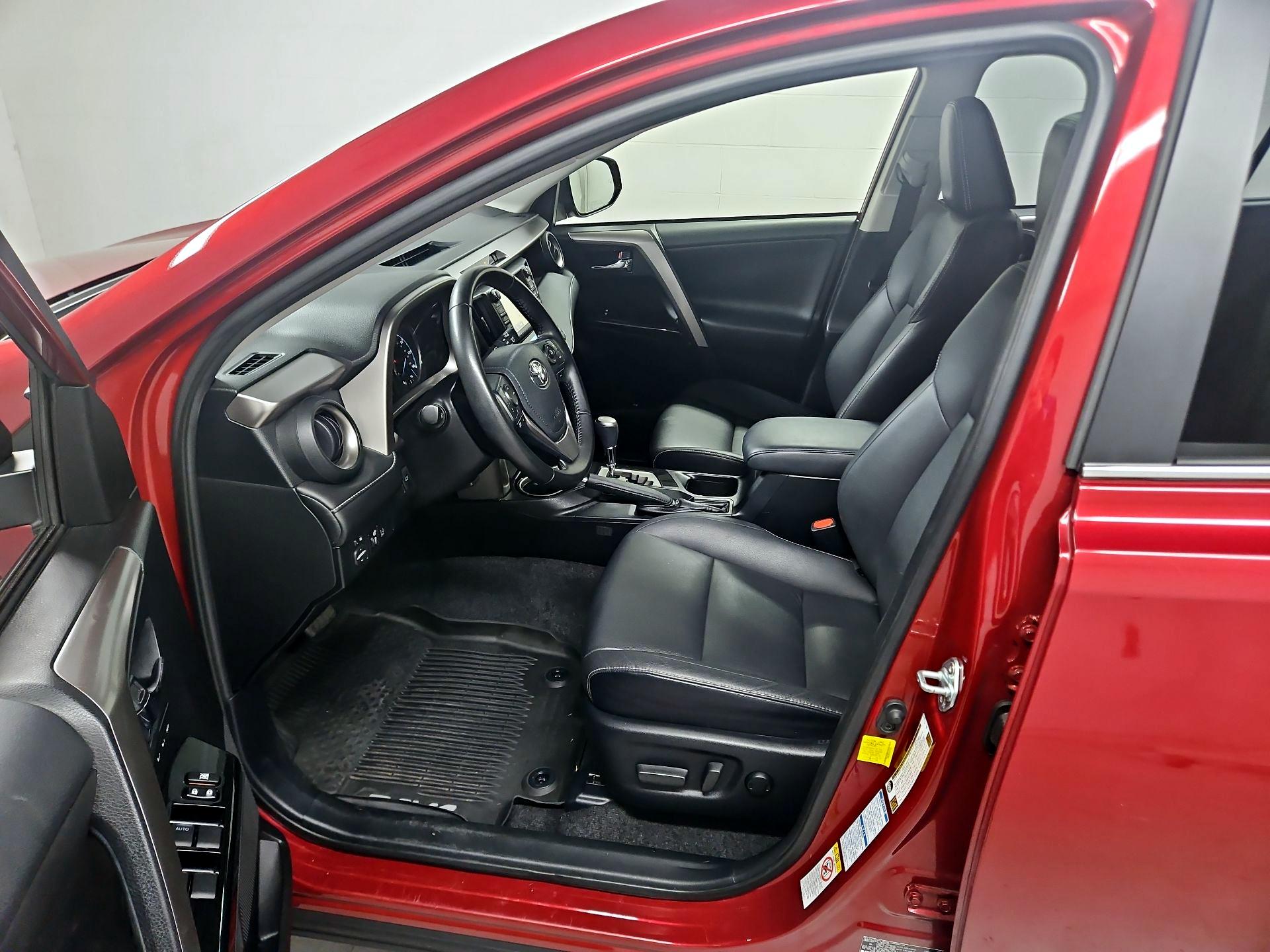 Thumbnail: 2018 Toyota RAV4 - 11