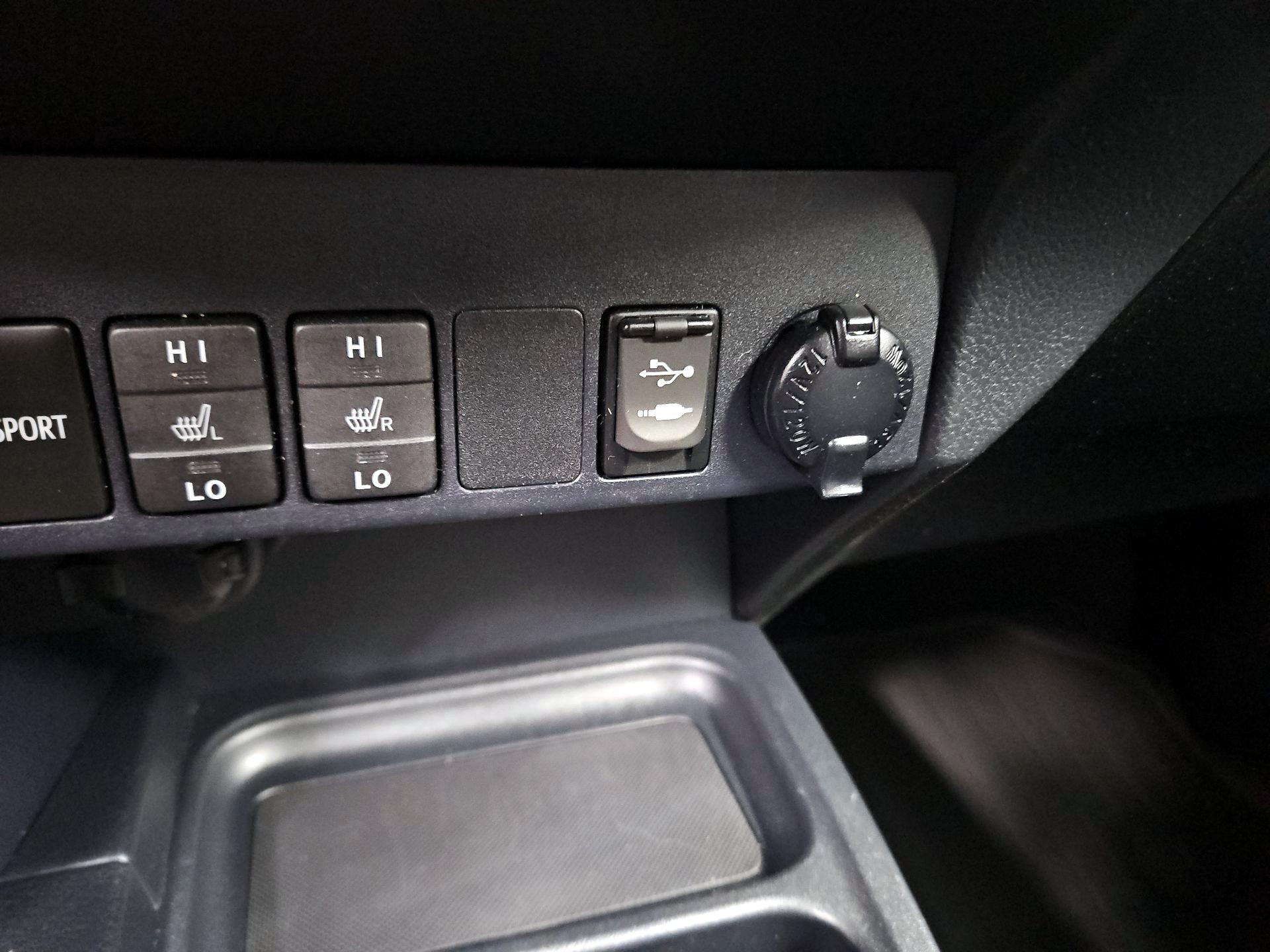 Thumbnail: 2018 Toyota RAV4 - 19