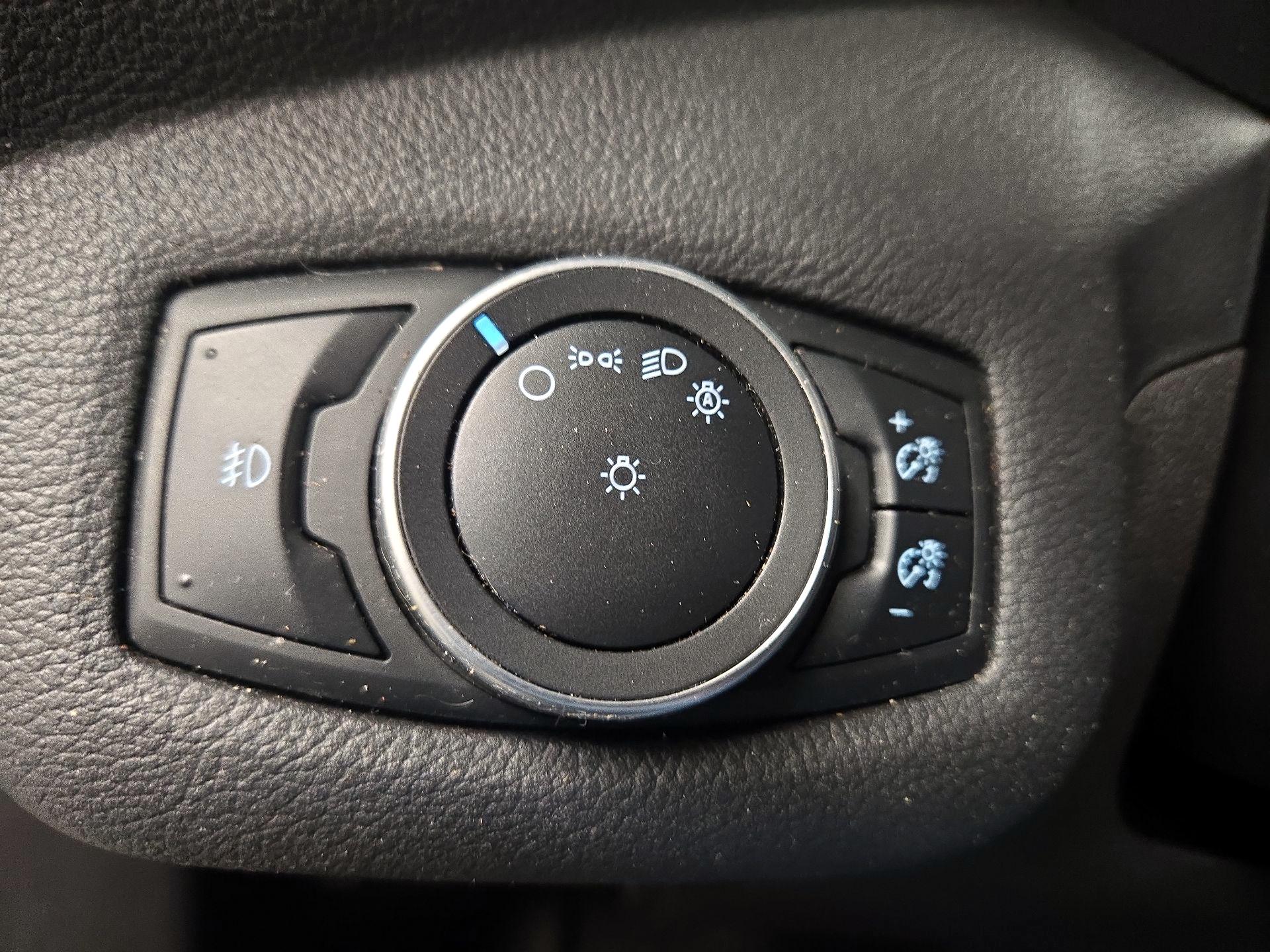 Thumbnail: 2015 Ford C-Max - 13