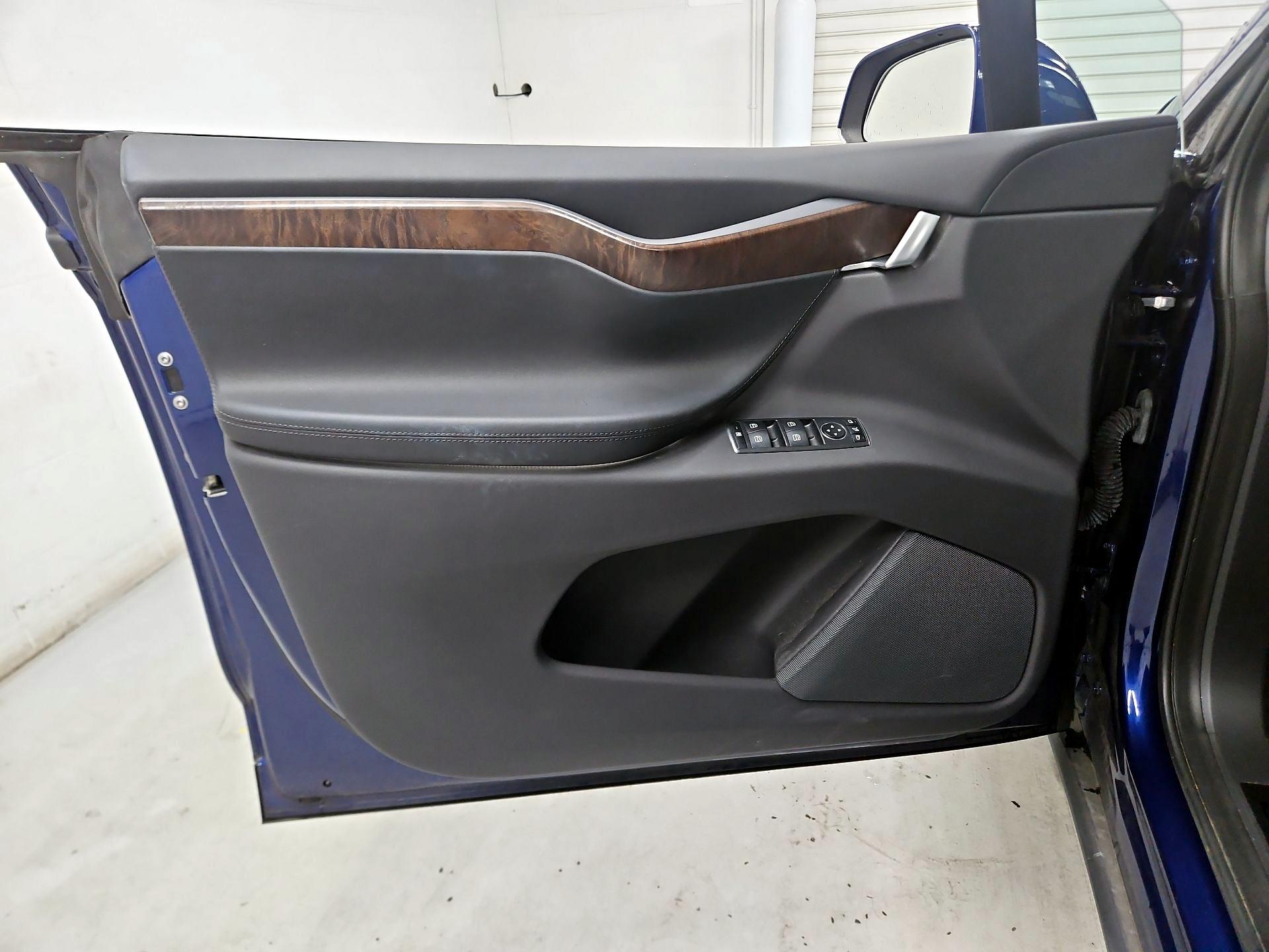 Thumbnail: 2019 Tesla Model X - 12