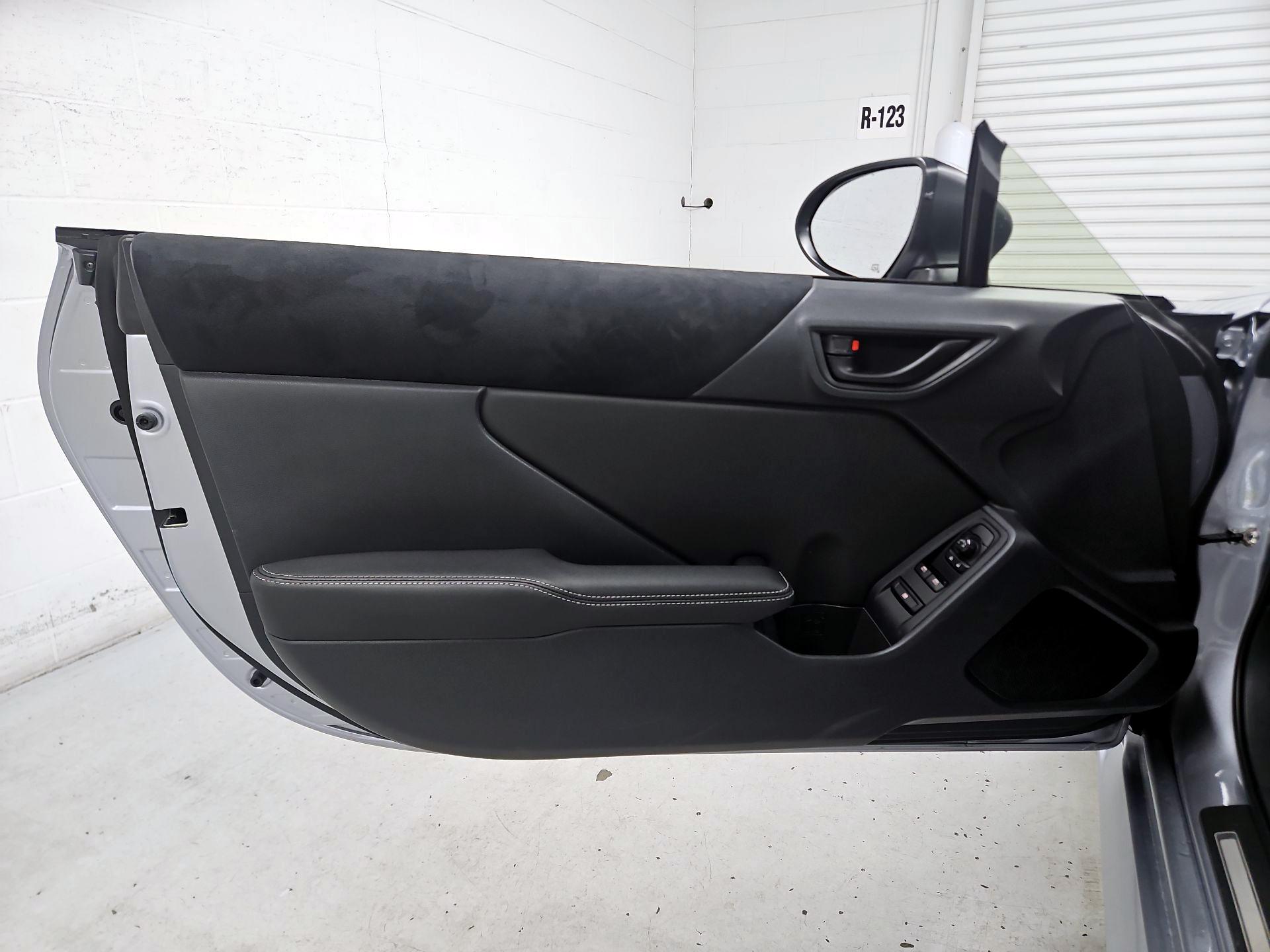 Thumbnail: 2025 Toyota GR86 - 12