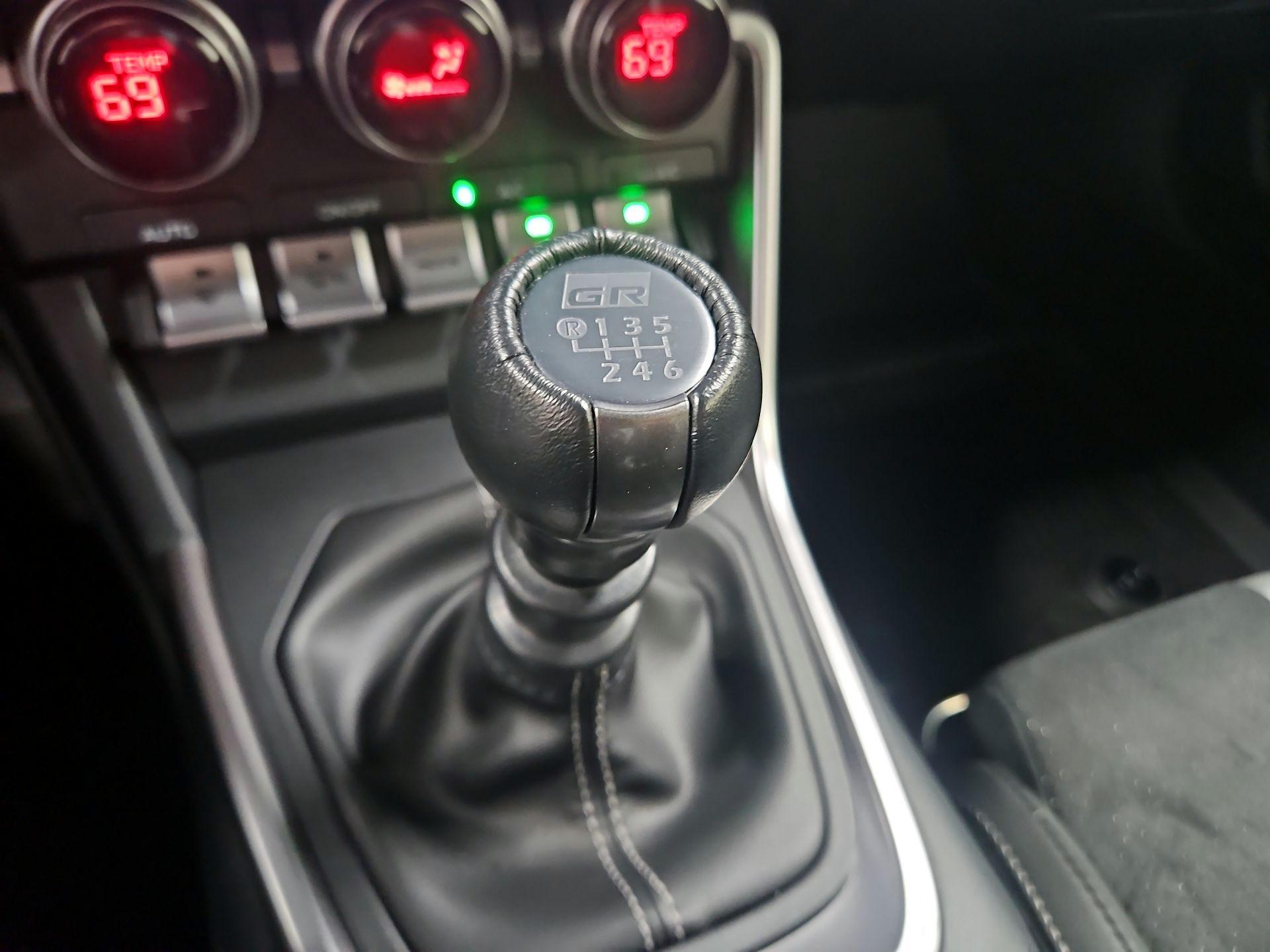 Thumbnail: 2025 Toyota GR86 - 17