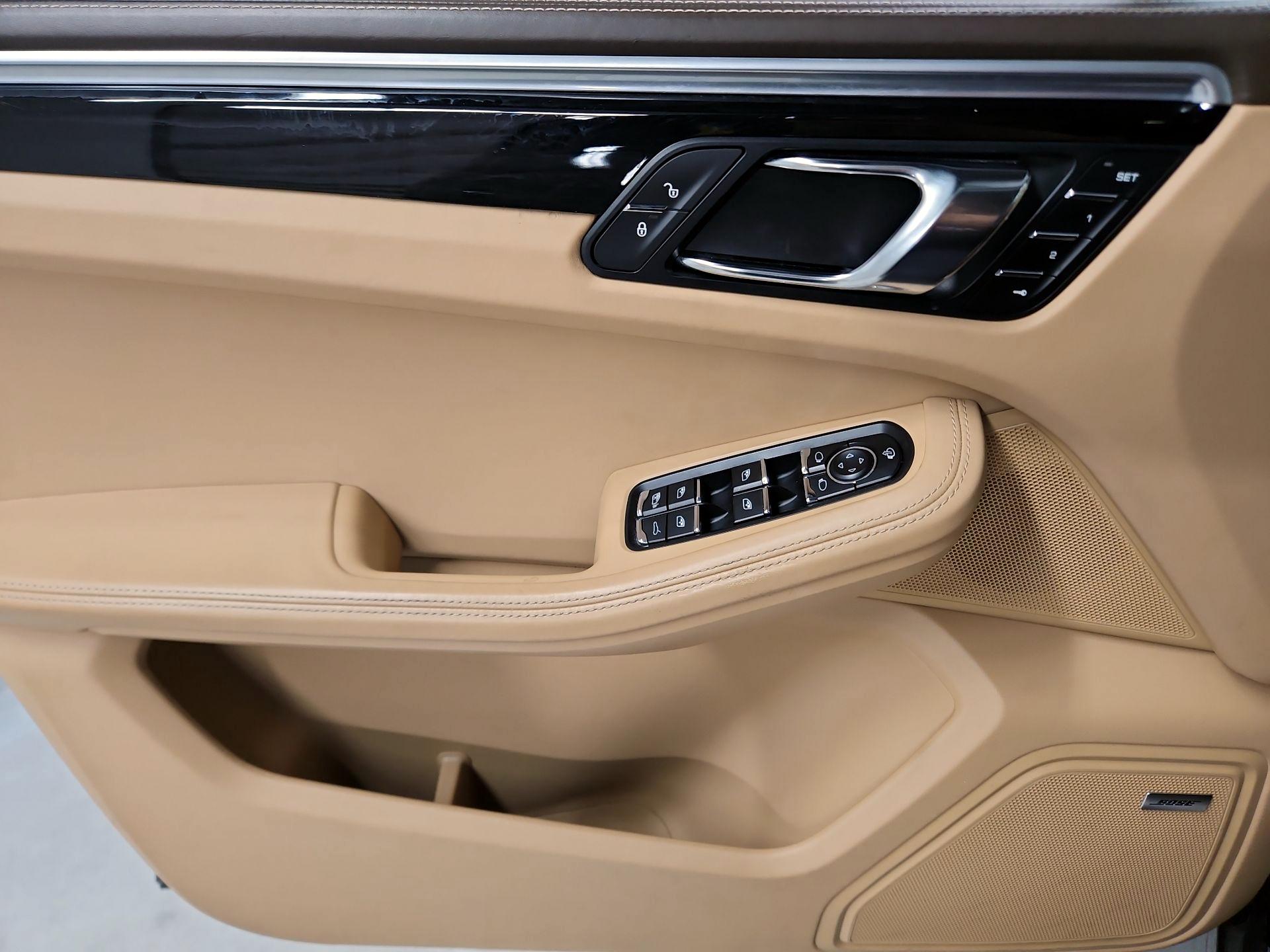 Thumbnail: 2017 Porsche Macan - 12