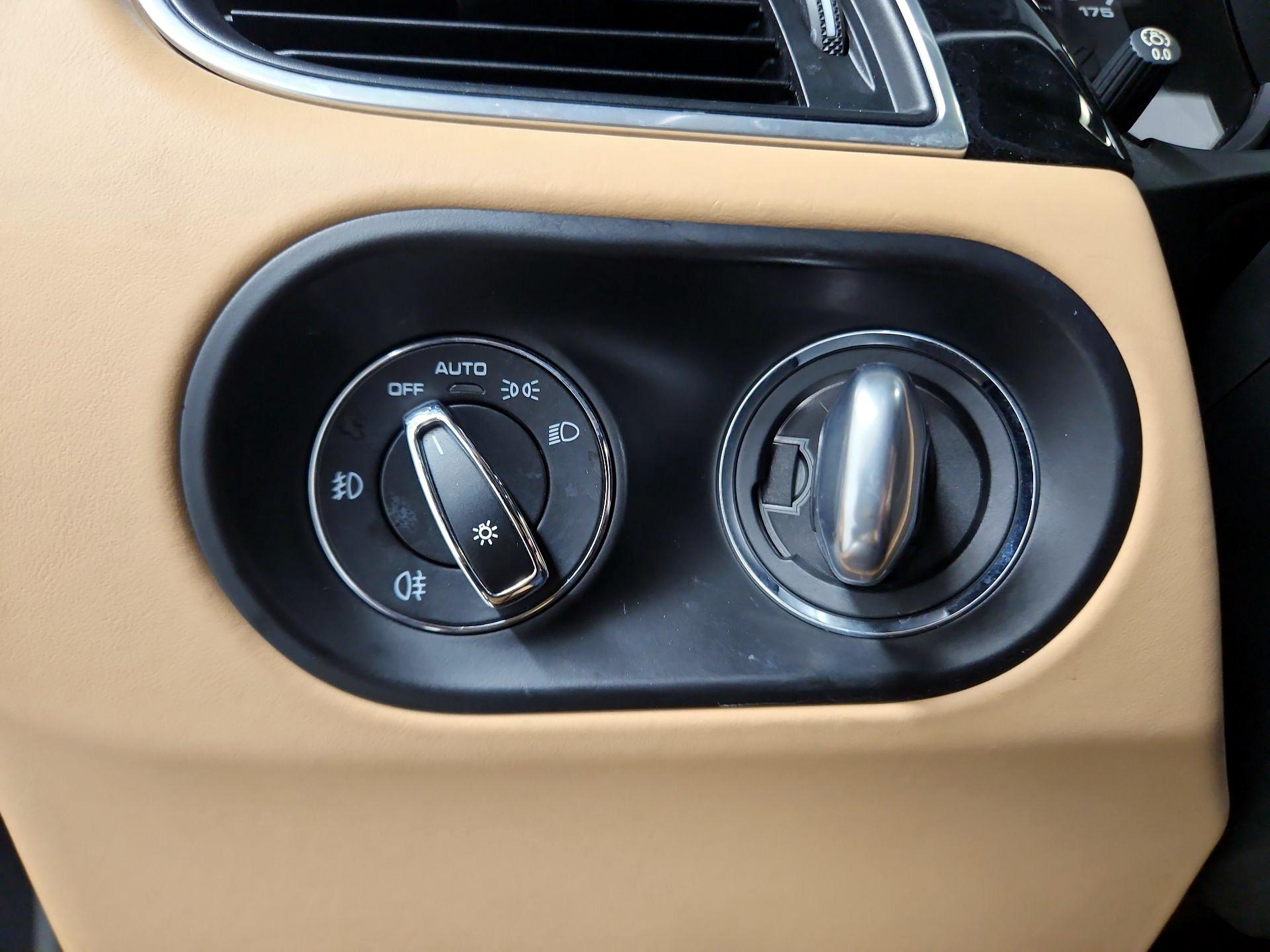 Thumbnail: 2017 Porsche Macan - 13