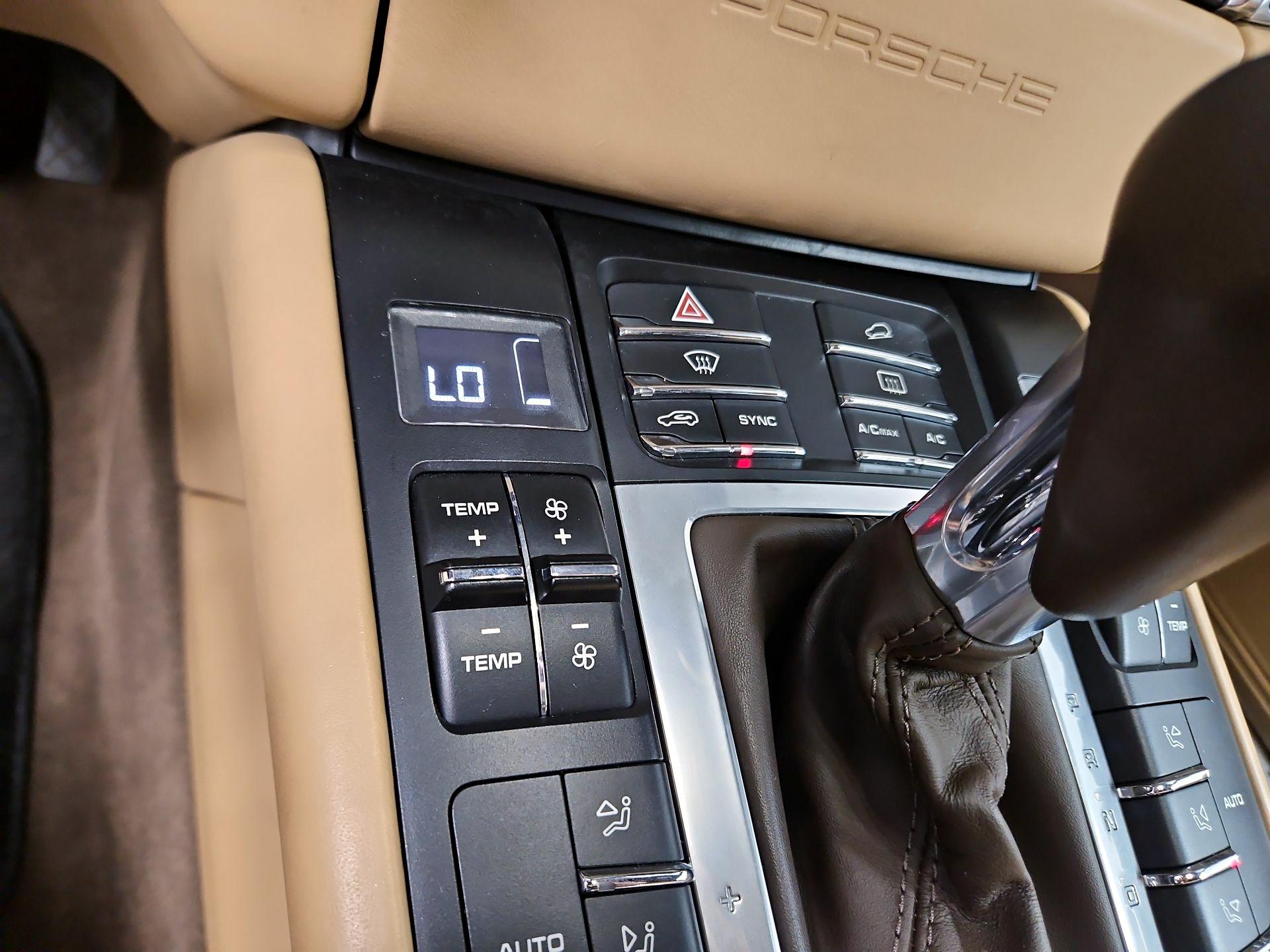 Thumbnail: 2017 Porsche Macan - 16