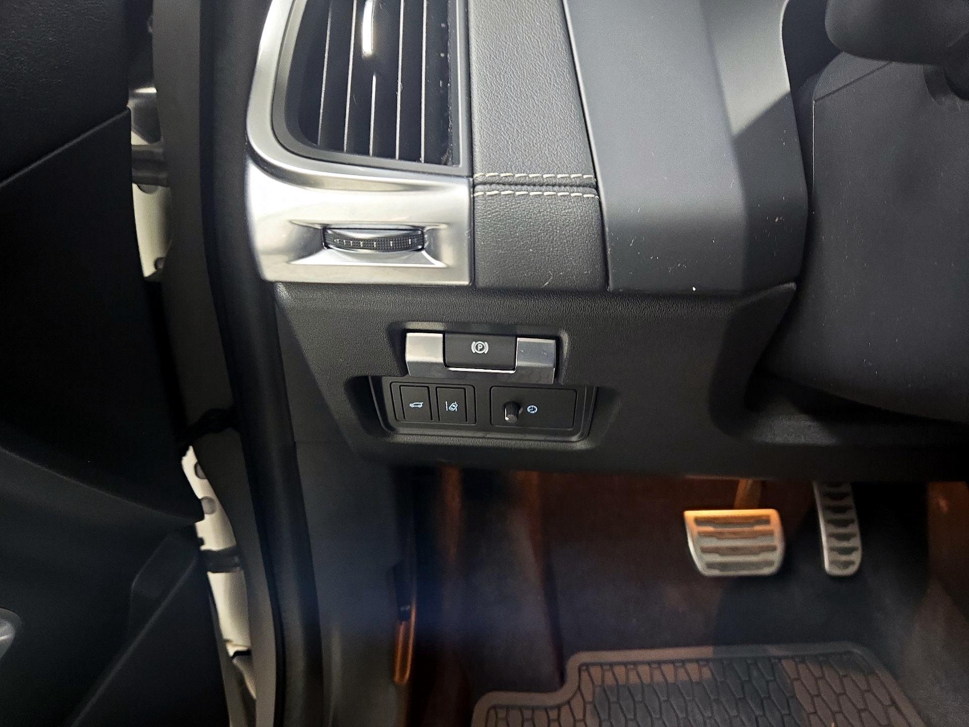 Thumbnail: 2020 Jaguar E-Pace - 13