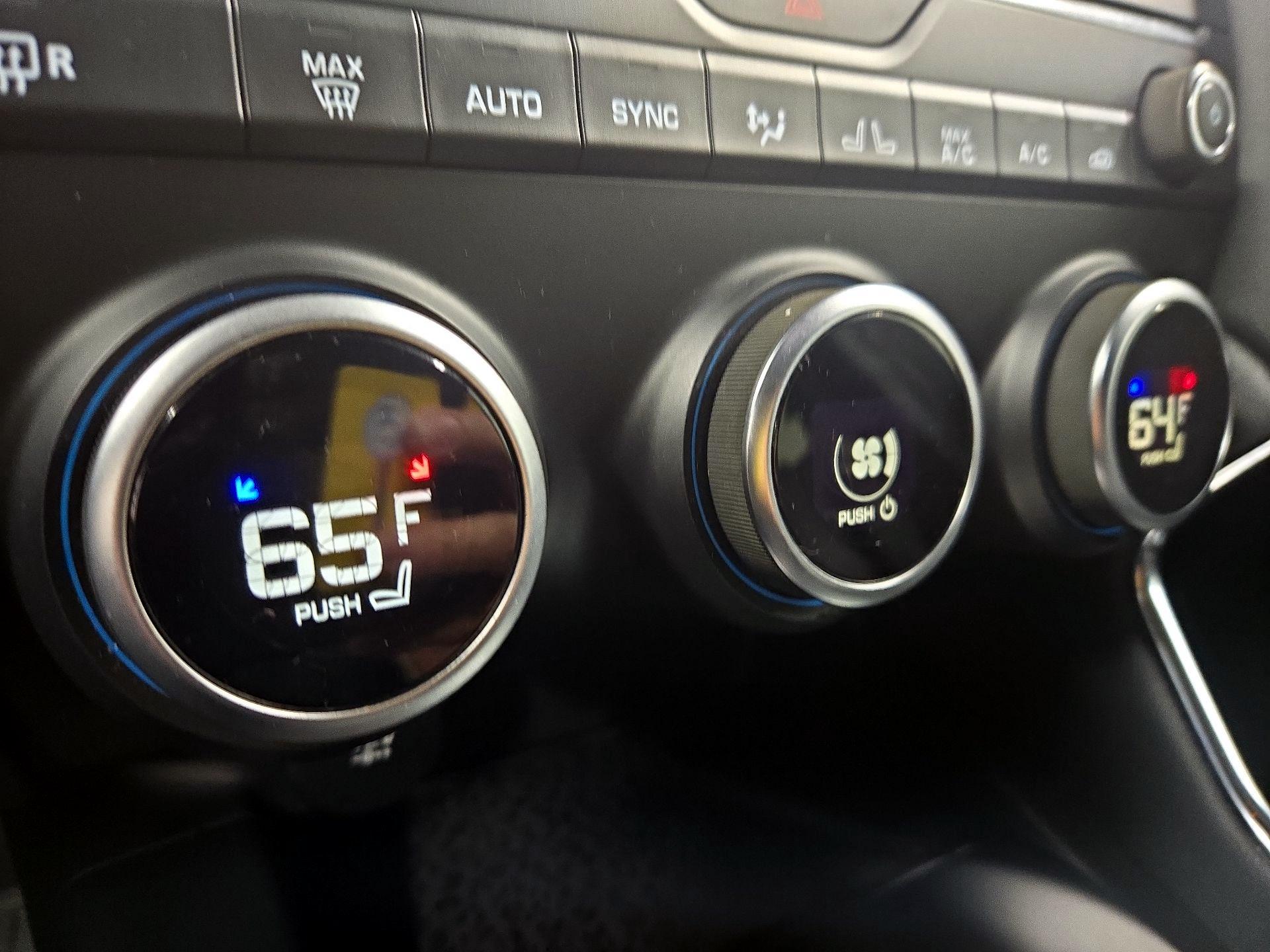 Thumbnail: 2020 Jaguar E-Pace - 17