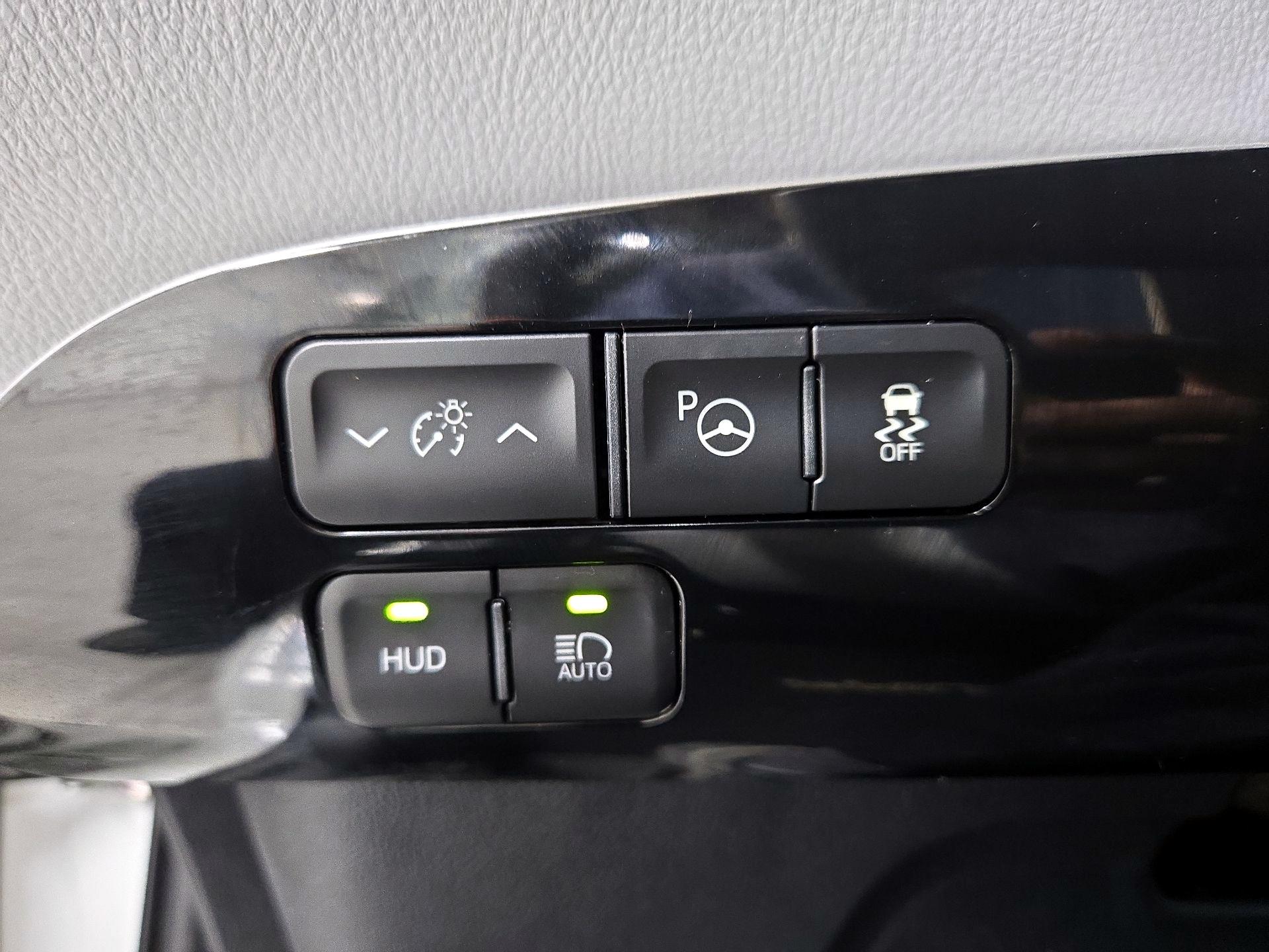 Thumbnail: 2018 Toyota Prius - 13
