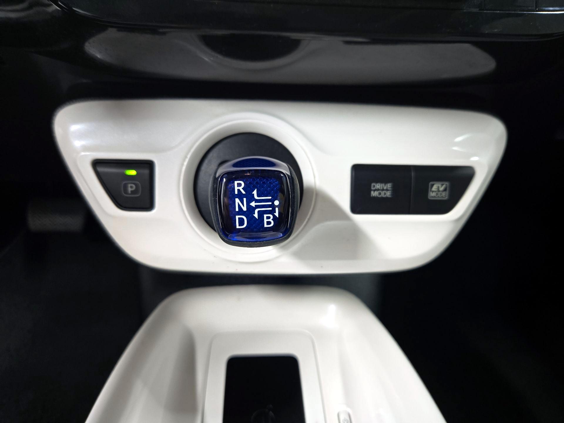 Thumbnail: 2018 Toyota Prius - 17