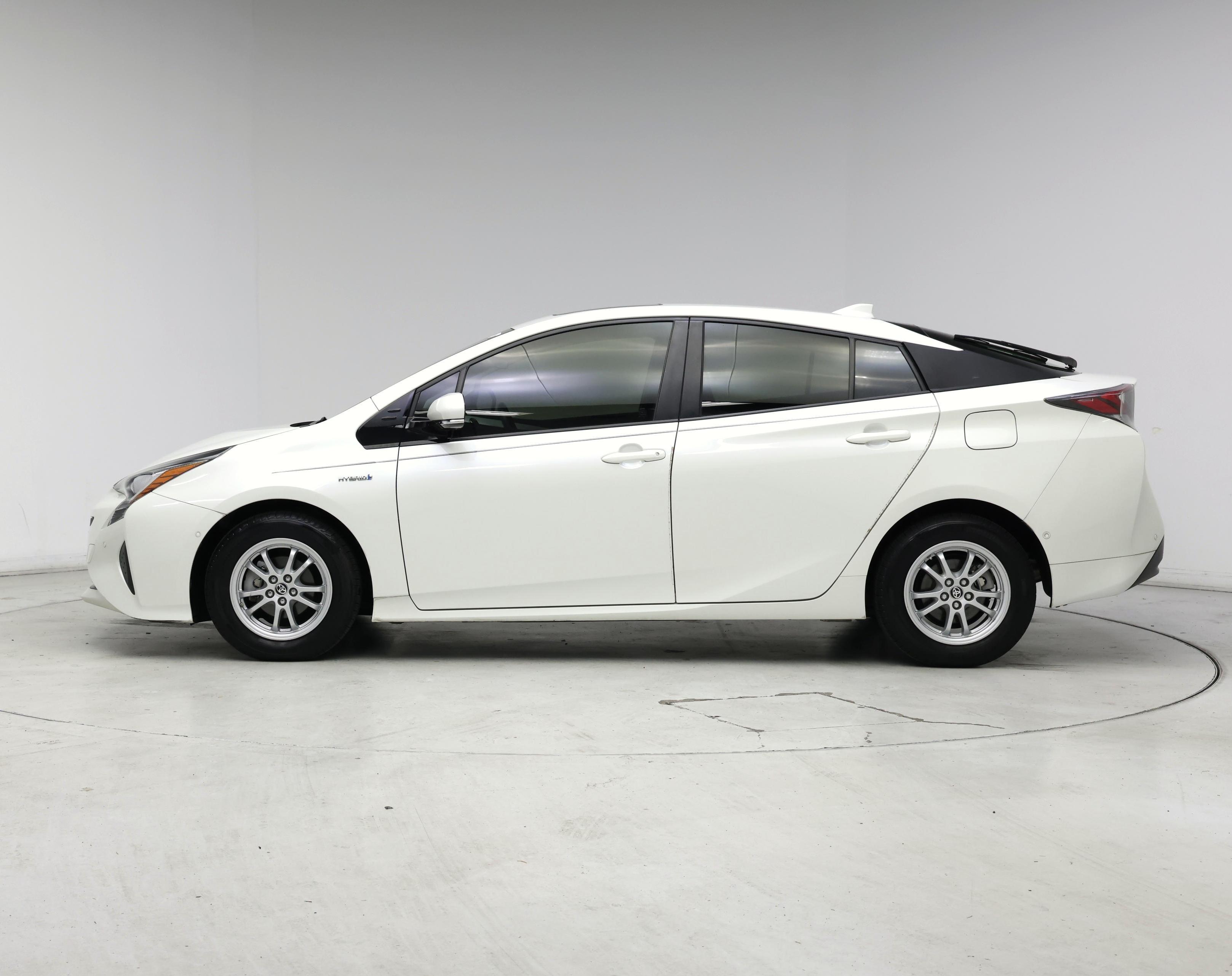 Thumbnail: 2018 Toyota Prius - 3