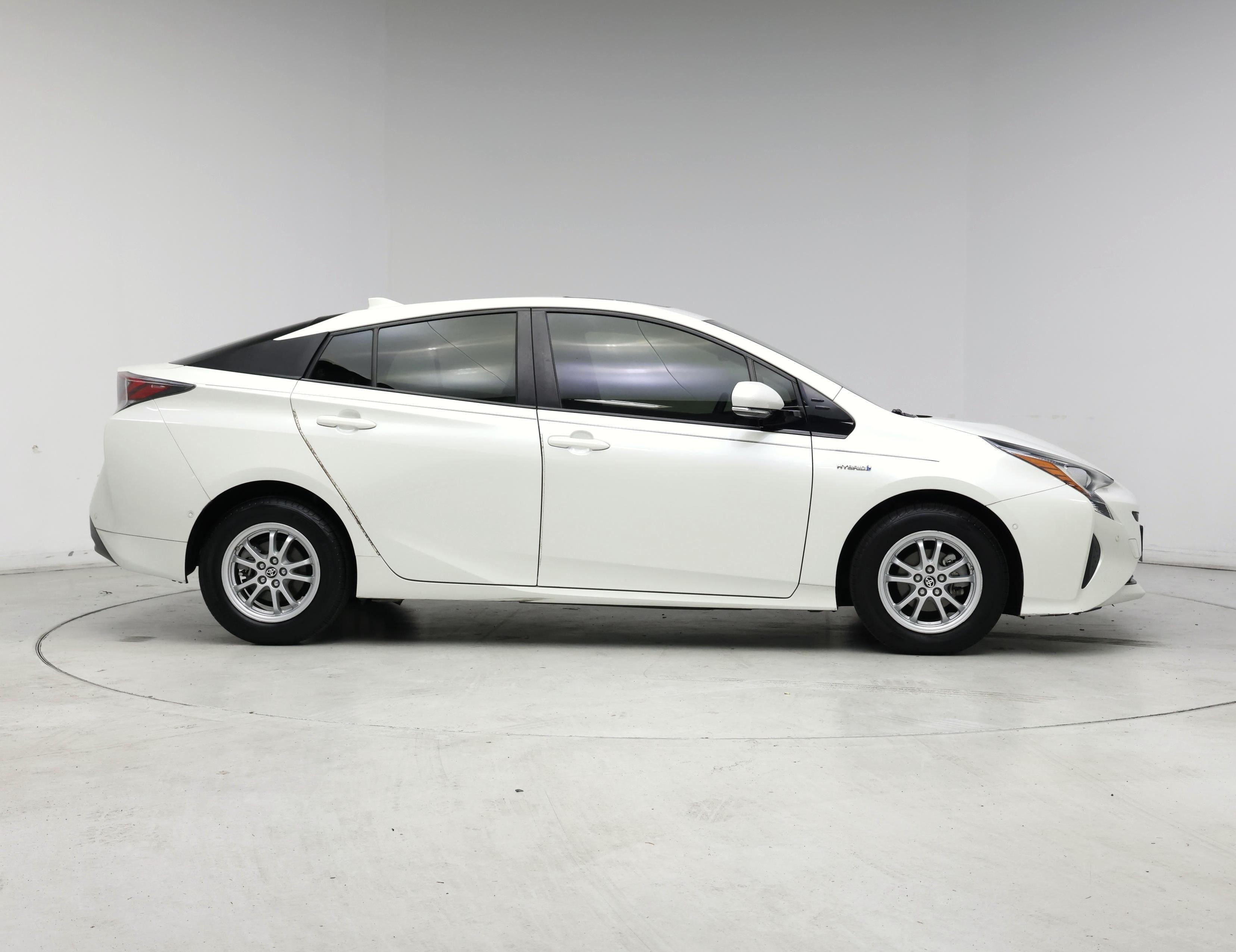 Thumbnail: 2018 Toyota Prius - 7