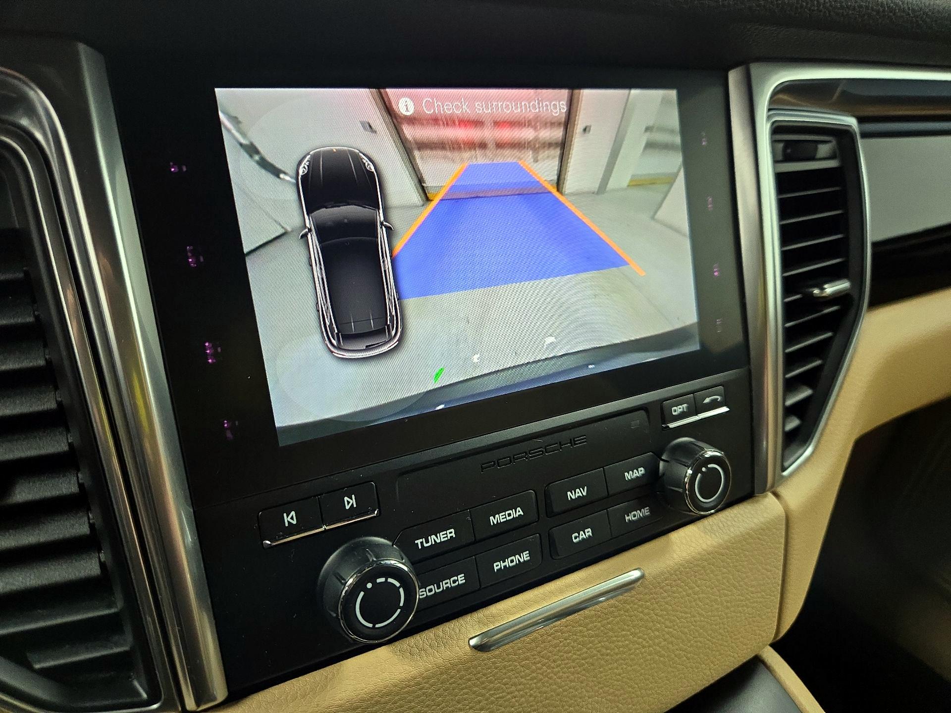 Thumbnail: 2018 Porsche Macan - 15