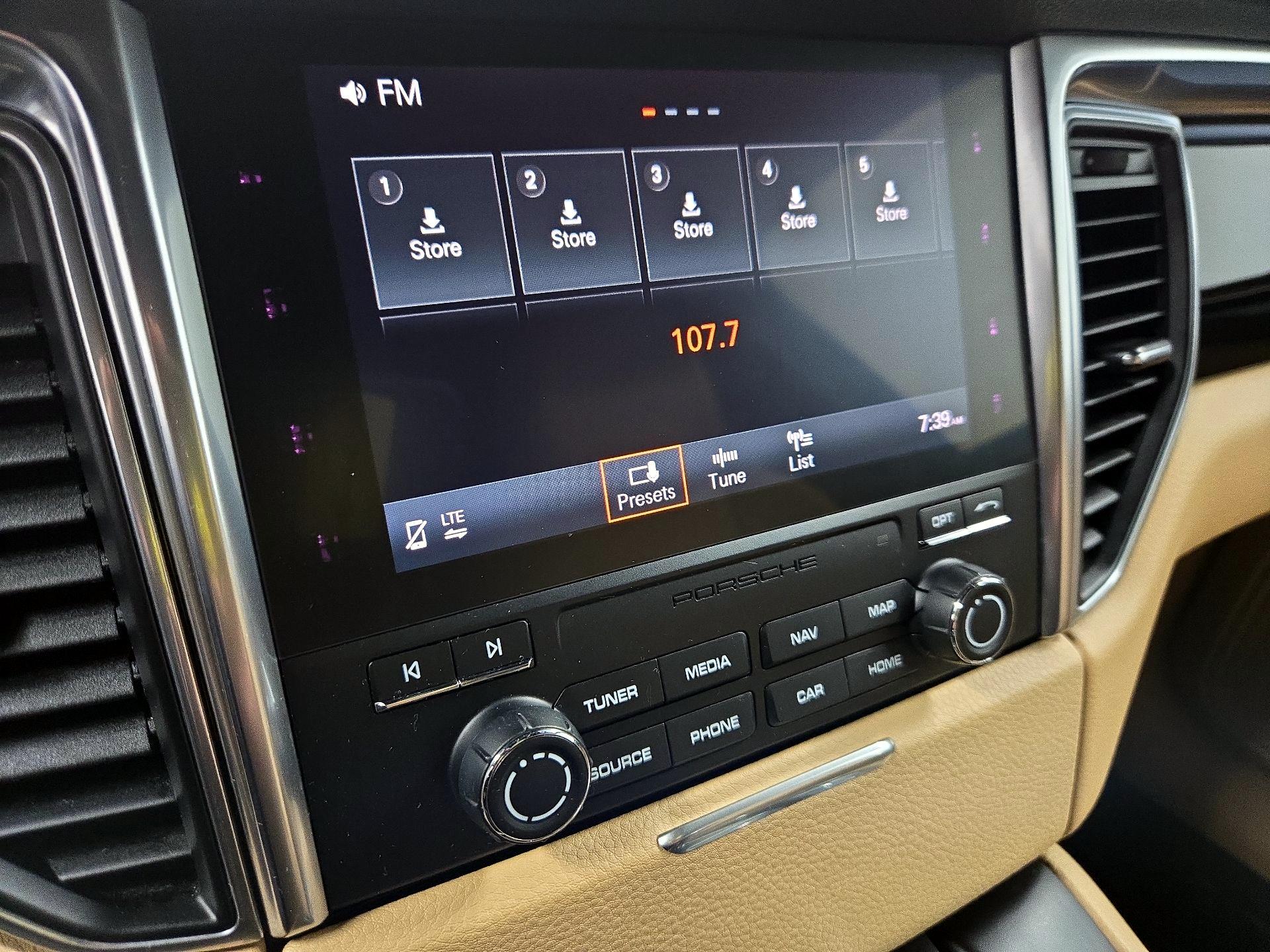 Thumbnail: 2018 Porsche Macan - 16