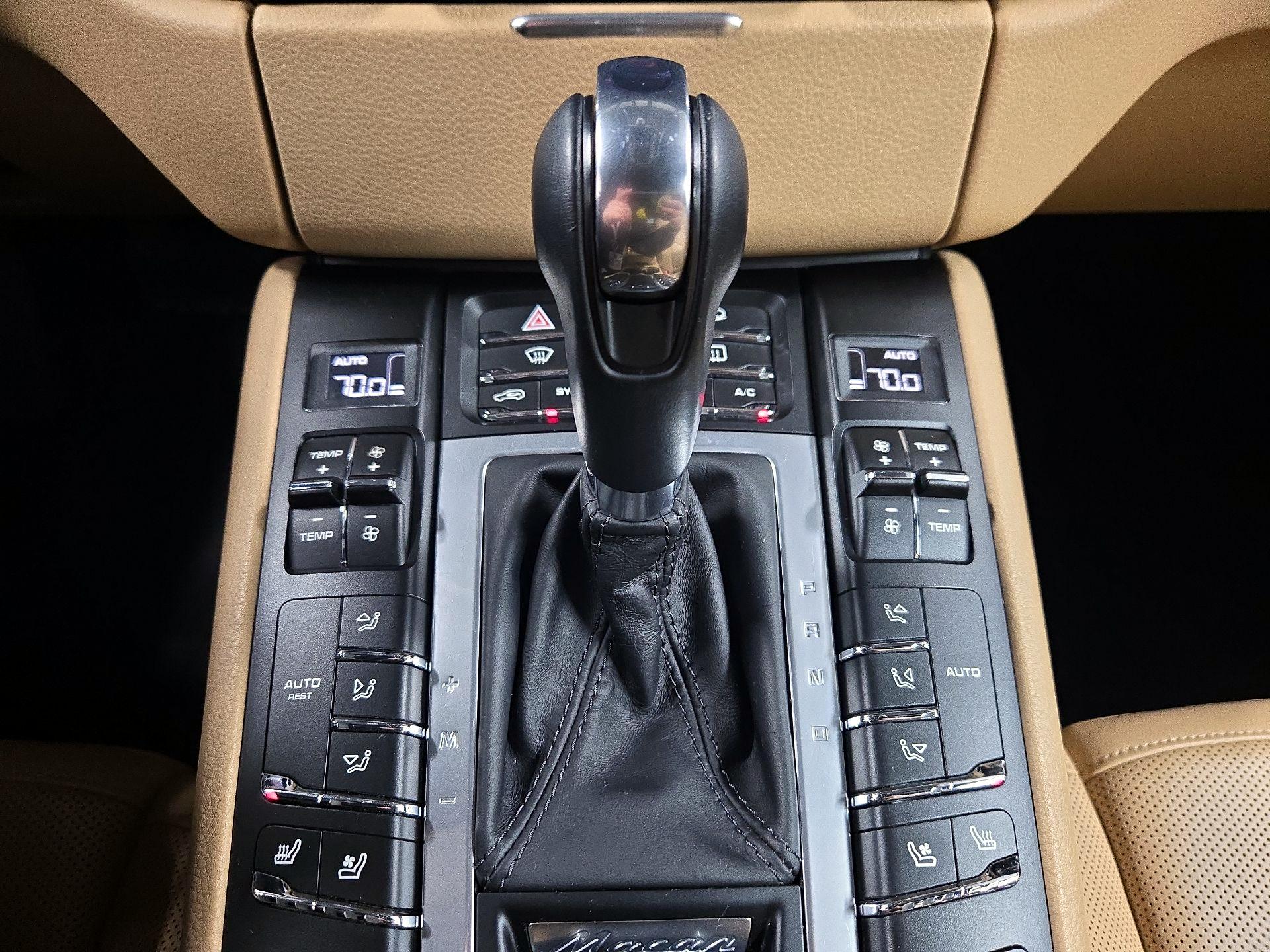 Thumbnail: 2018 Porsche Macan - 18