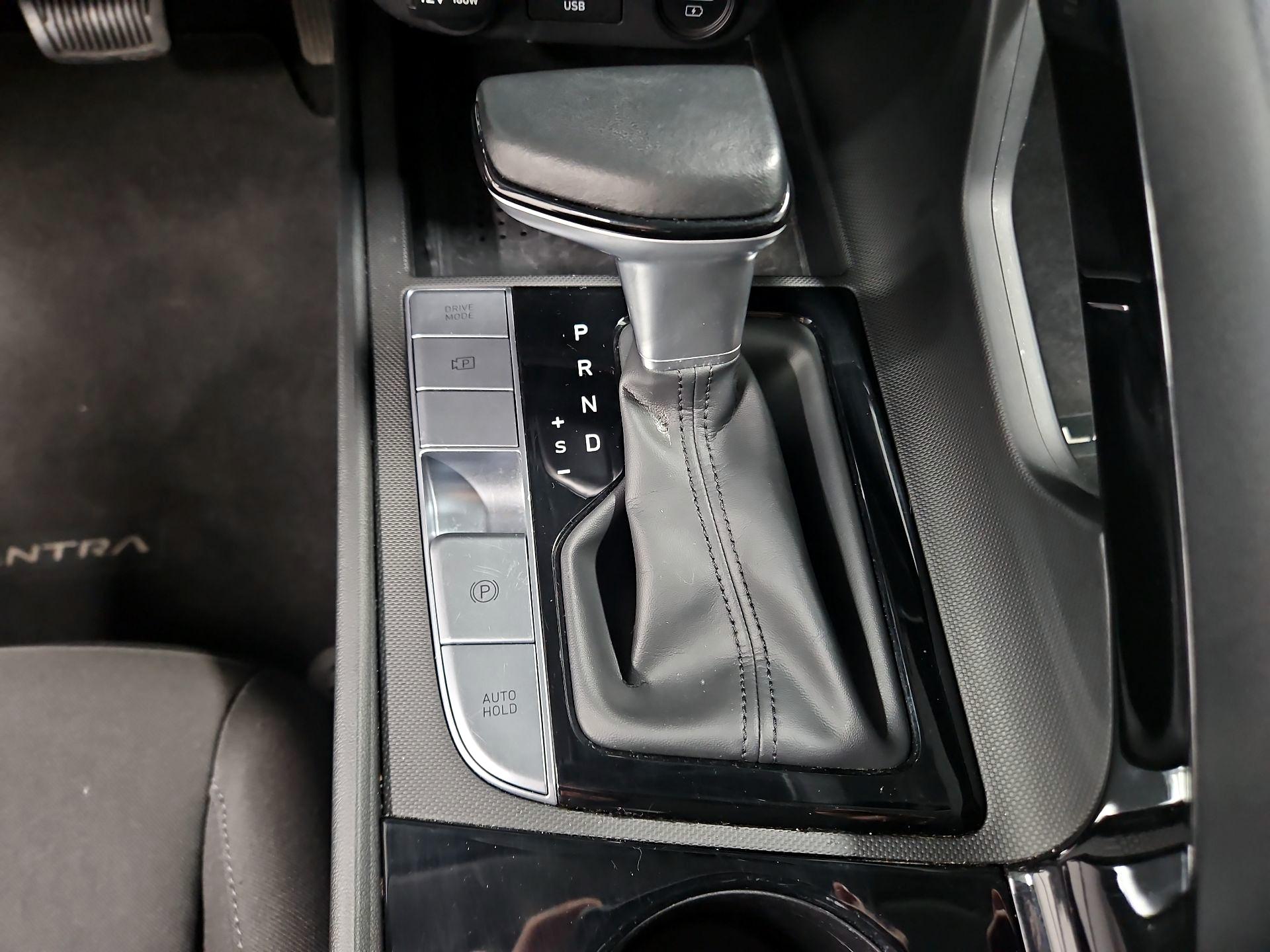Thumbnail: 2022 Hyundai Elantra - 17