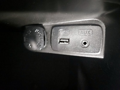 USB/AUX Ports