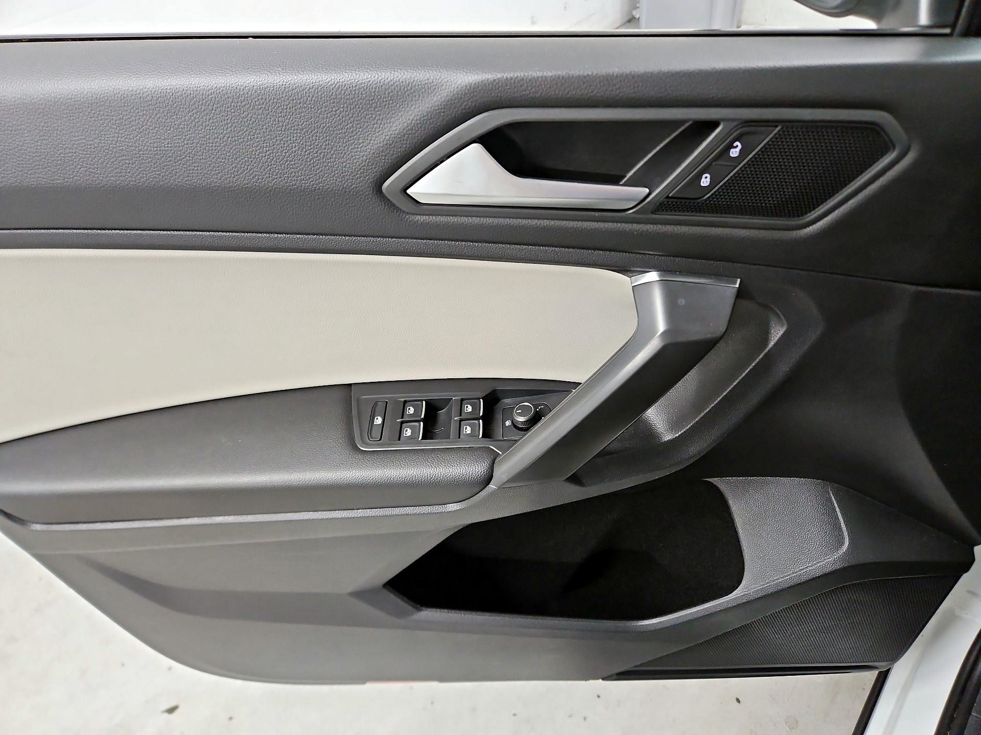 Thumbnail: 2021 Volkswagen Tiguan - 12