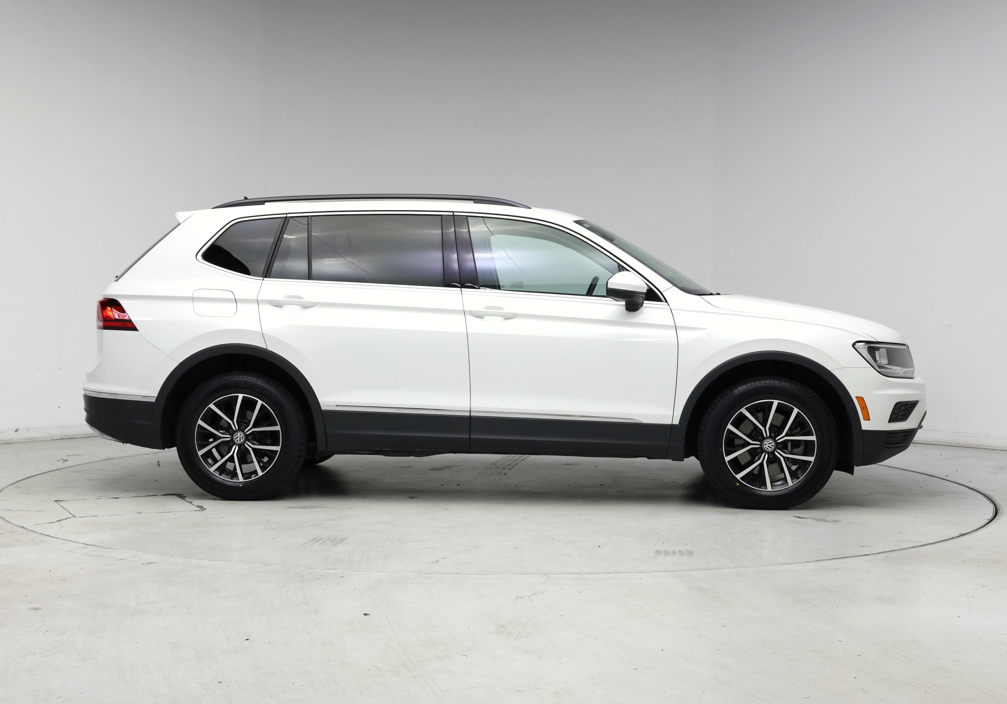 Thumbnail: 2021 Volkswagen Tiguan - 7