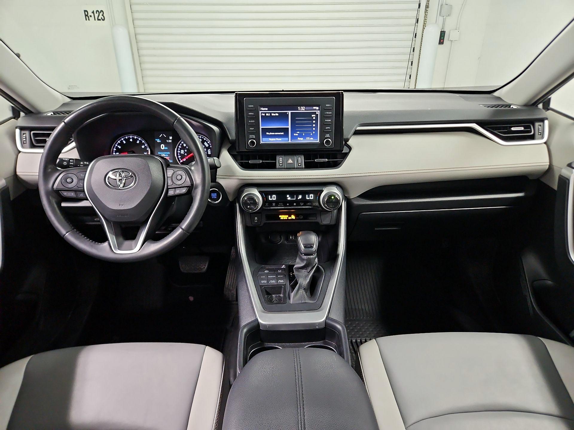 Thumbnail: 2019 Toyota RAV4 - 9