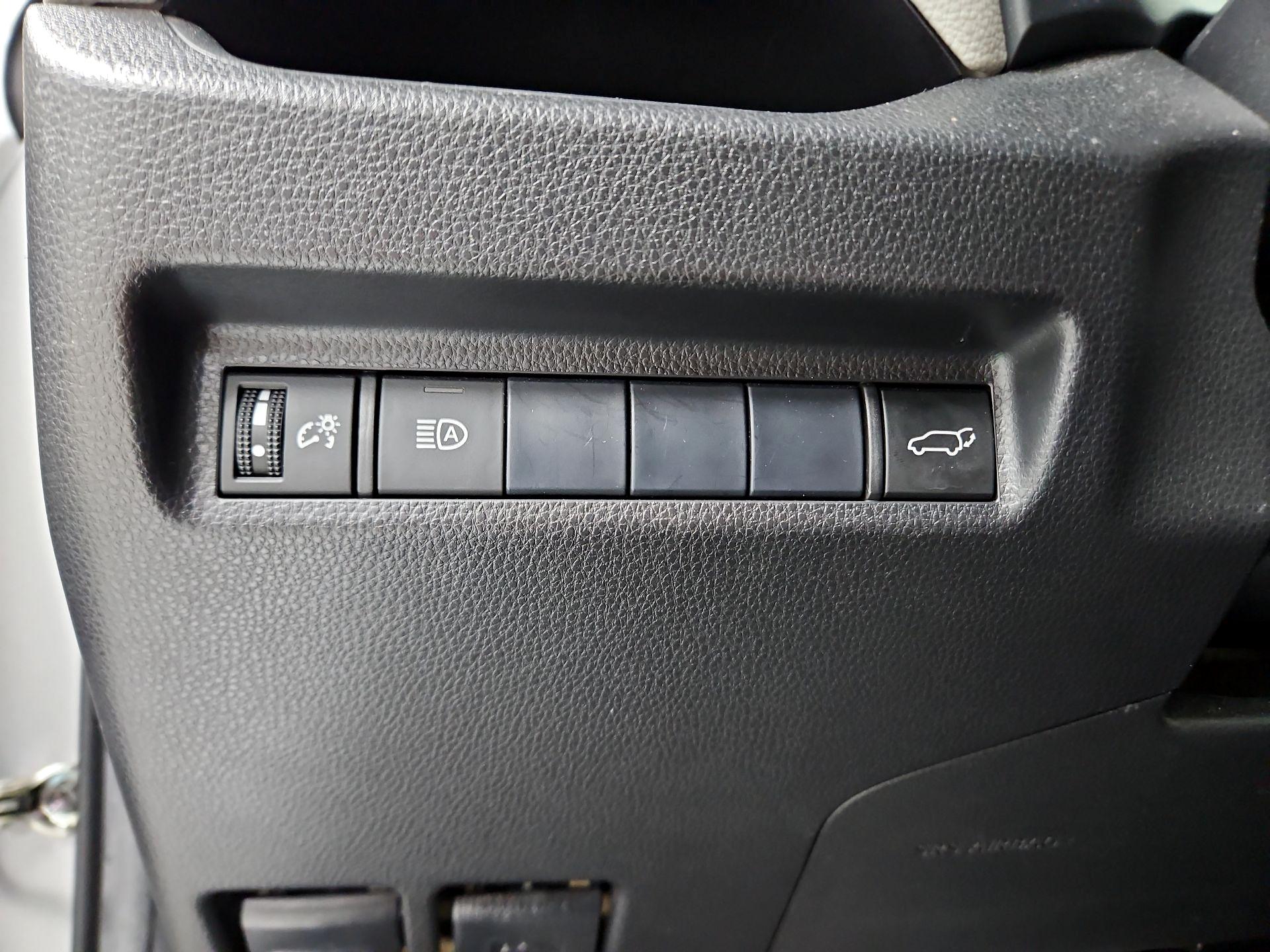 Thumbnail: 2019 Toyota RAV4 - 13