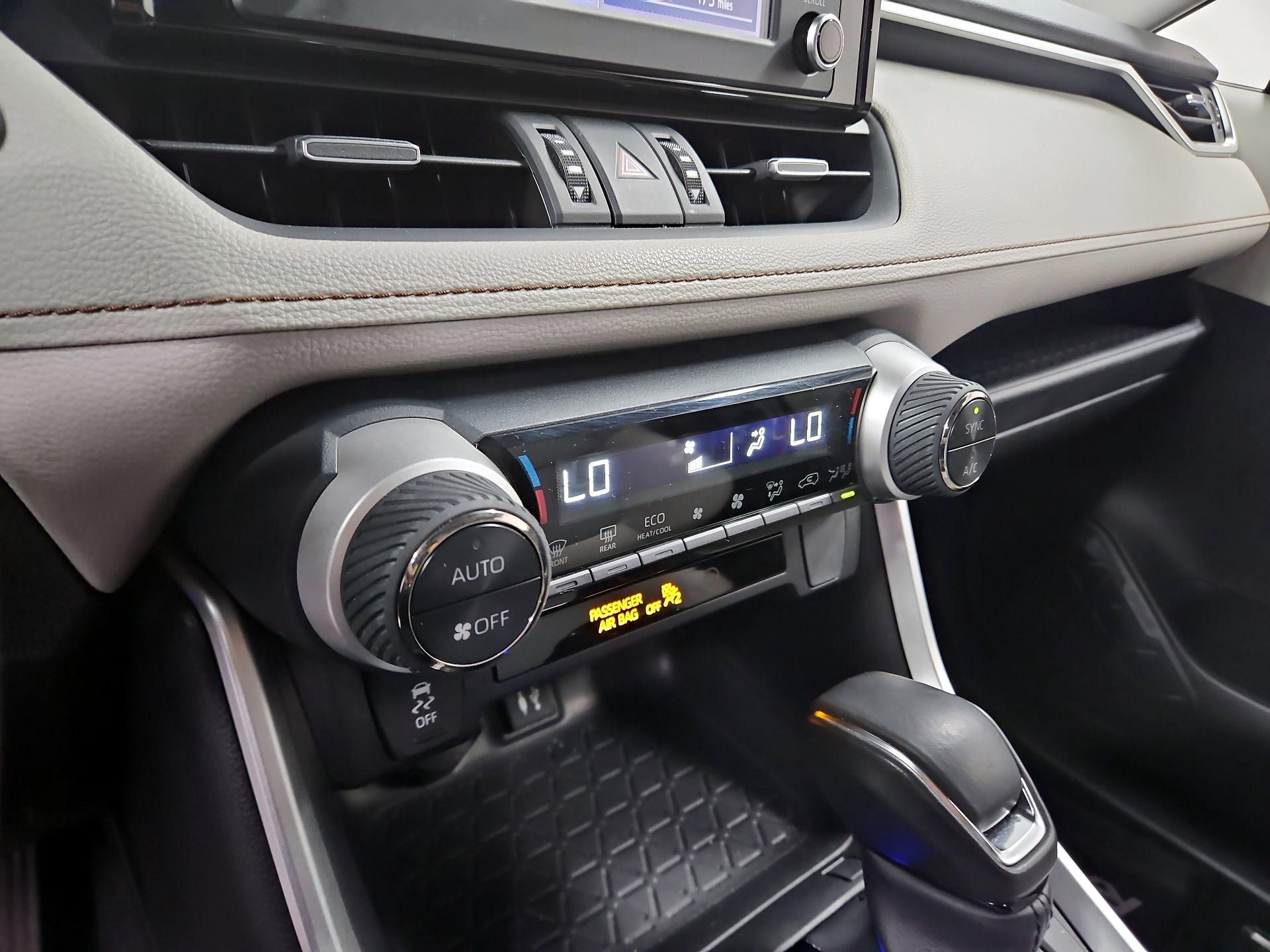 Thumbnail: 2019 Toyota RAV4 - 16