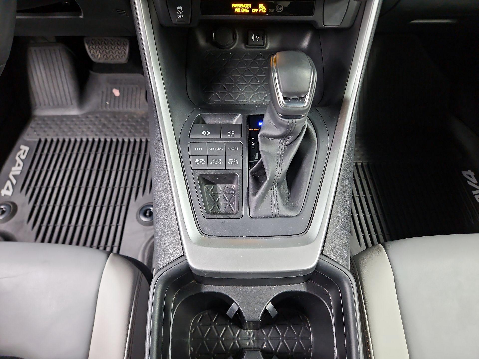 Thumbnail: 2019 Toyota RAV4 - 17