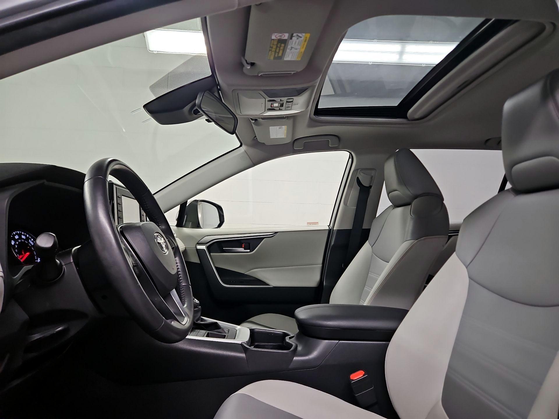 Thumbnail: 2019 Toyota RAV4 - 19