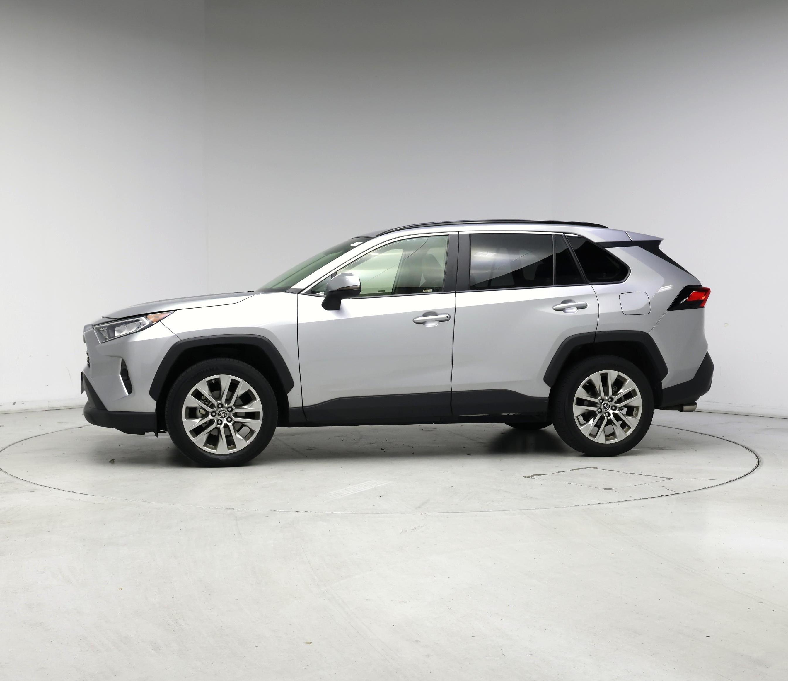 Thumbnail: 2019 Toyota RAV4 - 3