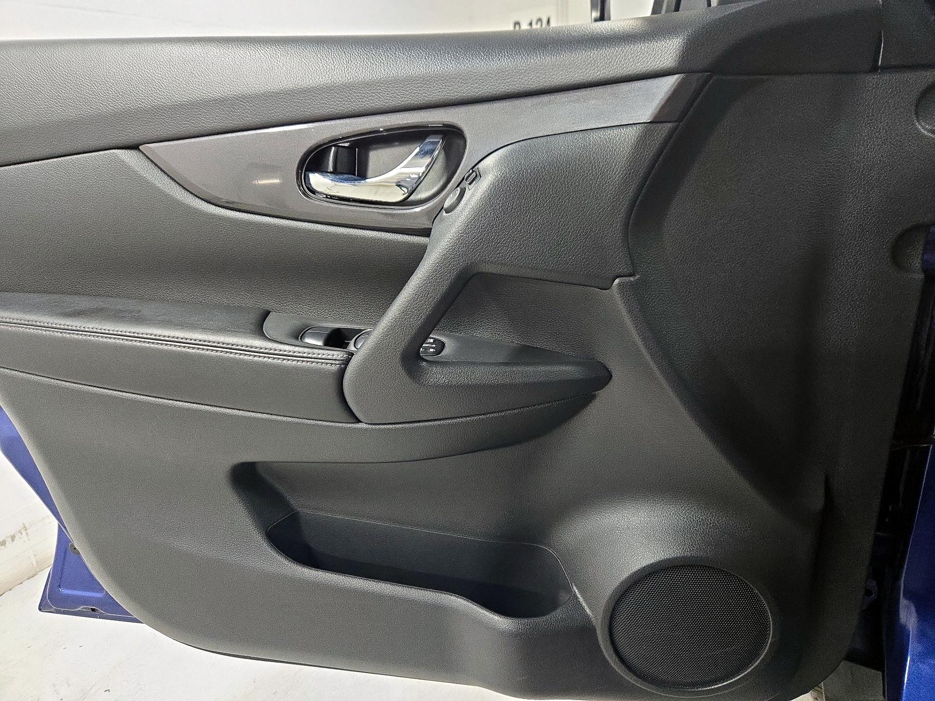 Thumbnail: 2020 Nissan Rogue - 12