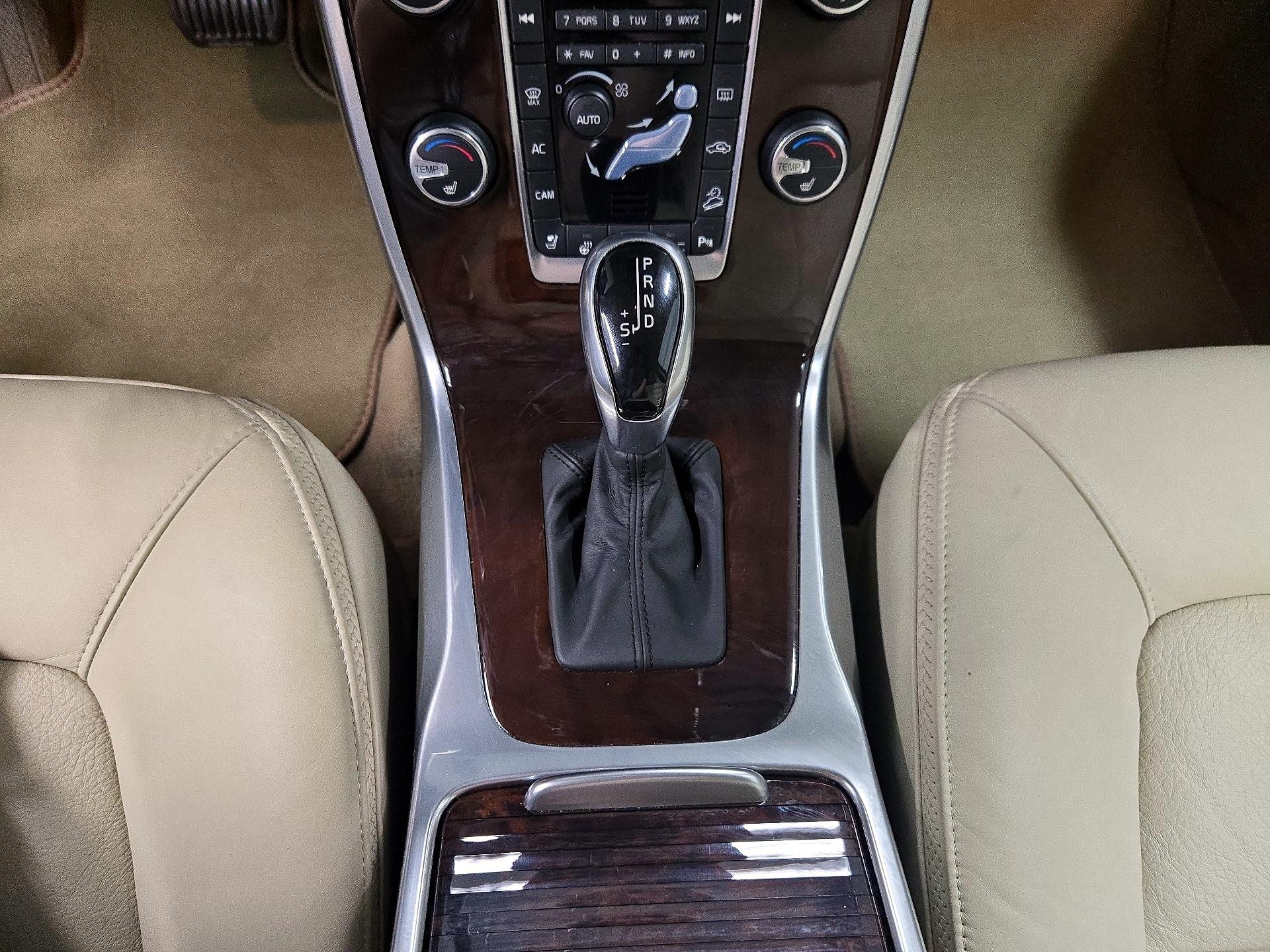 Thumbnail: 2015 Volvo XC70 - 17