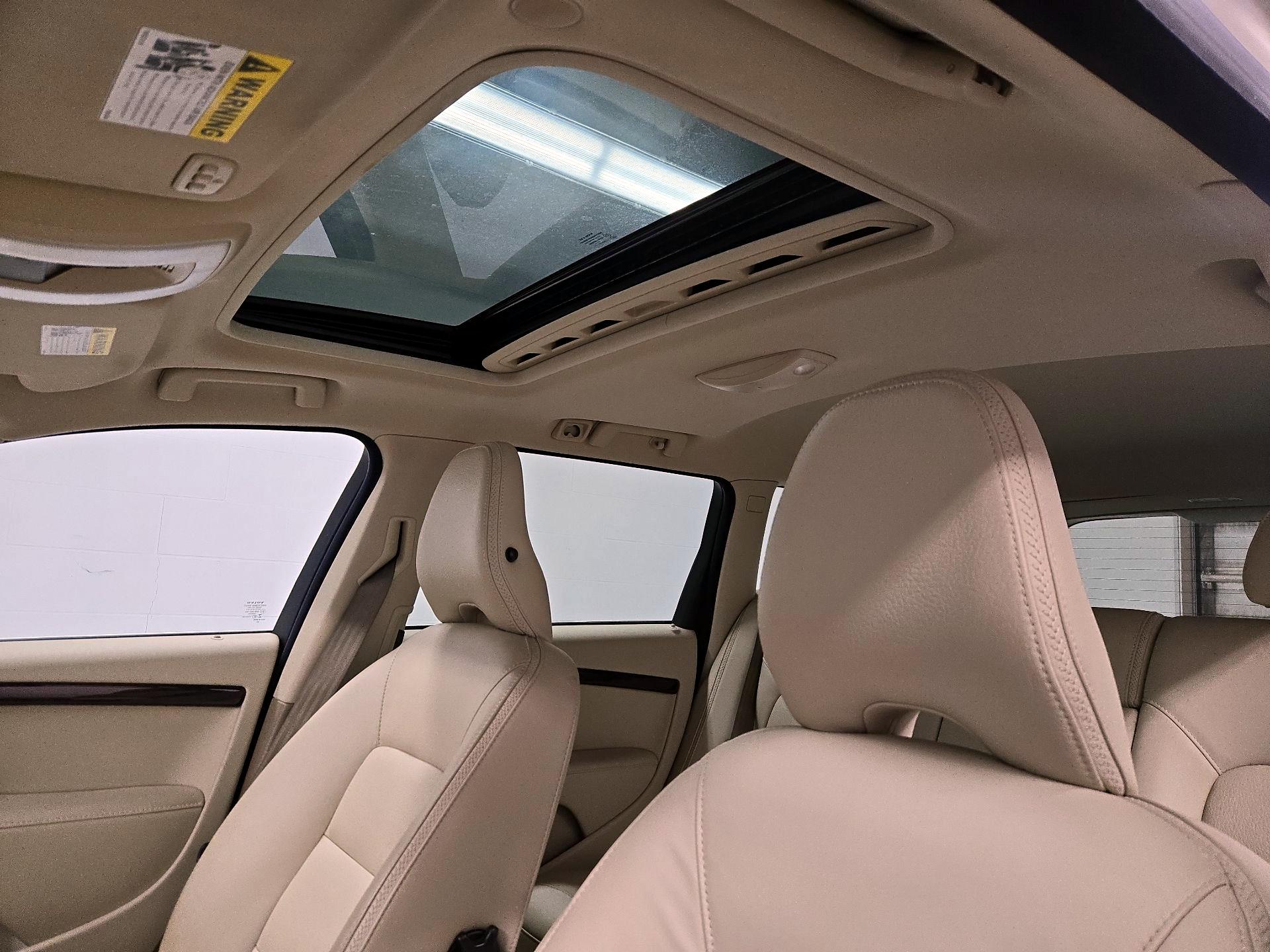 Thumbnail: 2015 Volvo XC70 - 19