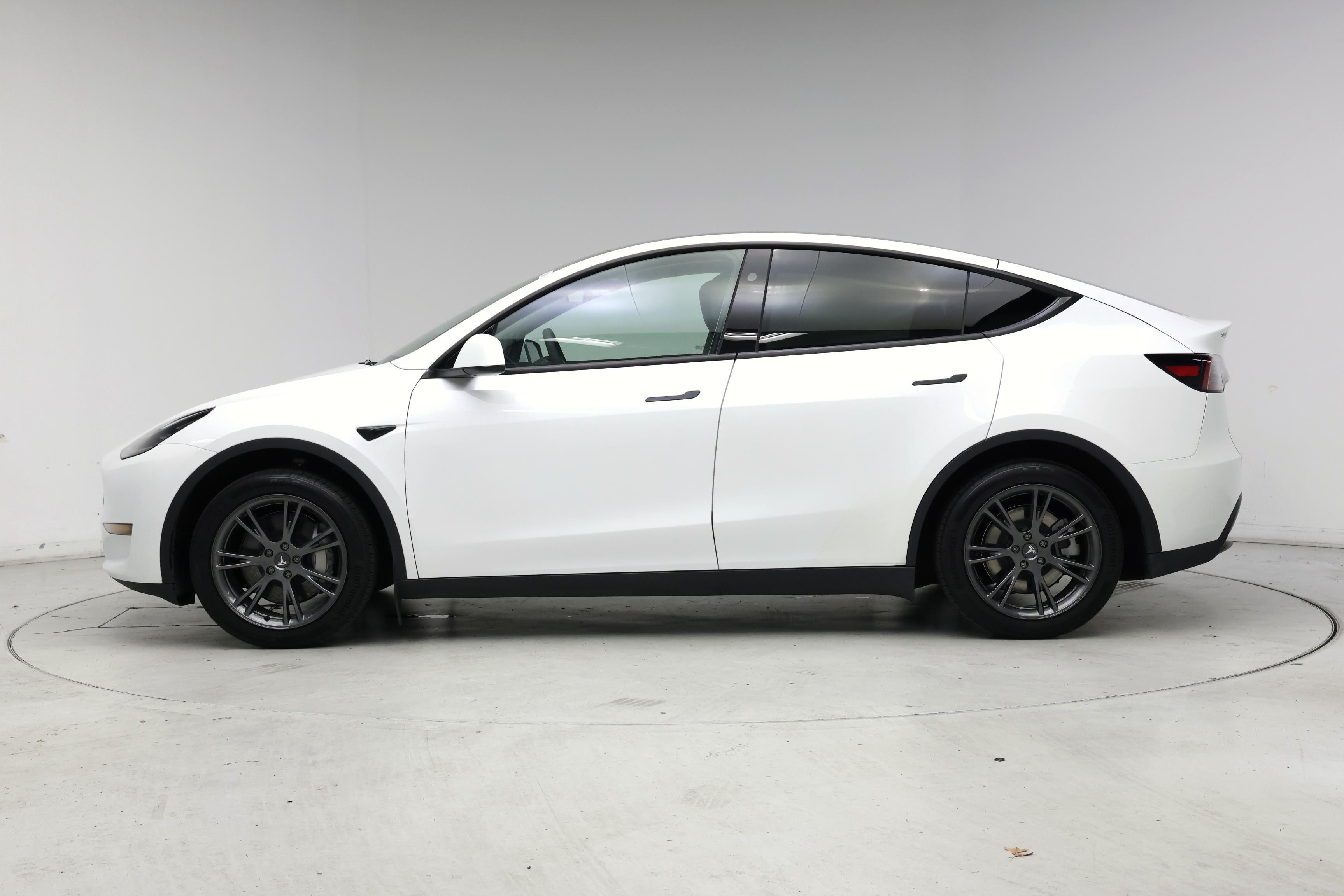 Thumbnail: 2024 Tesla Model Y - 3