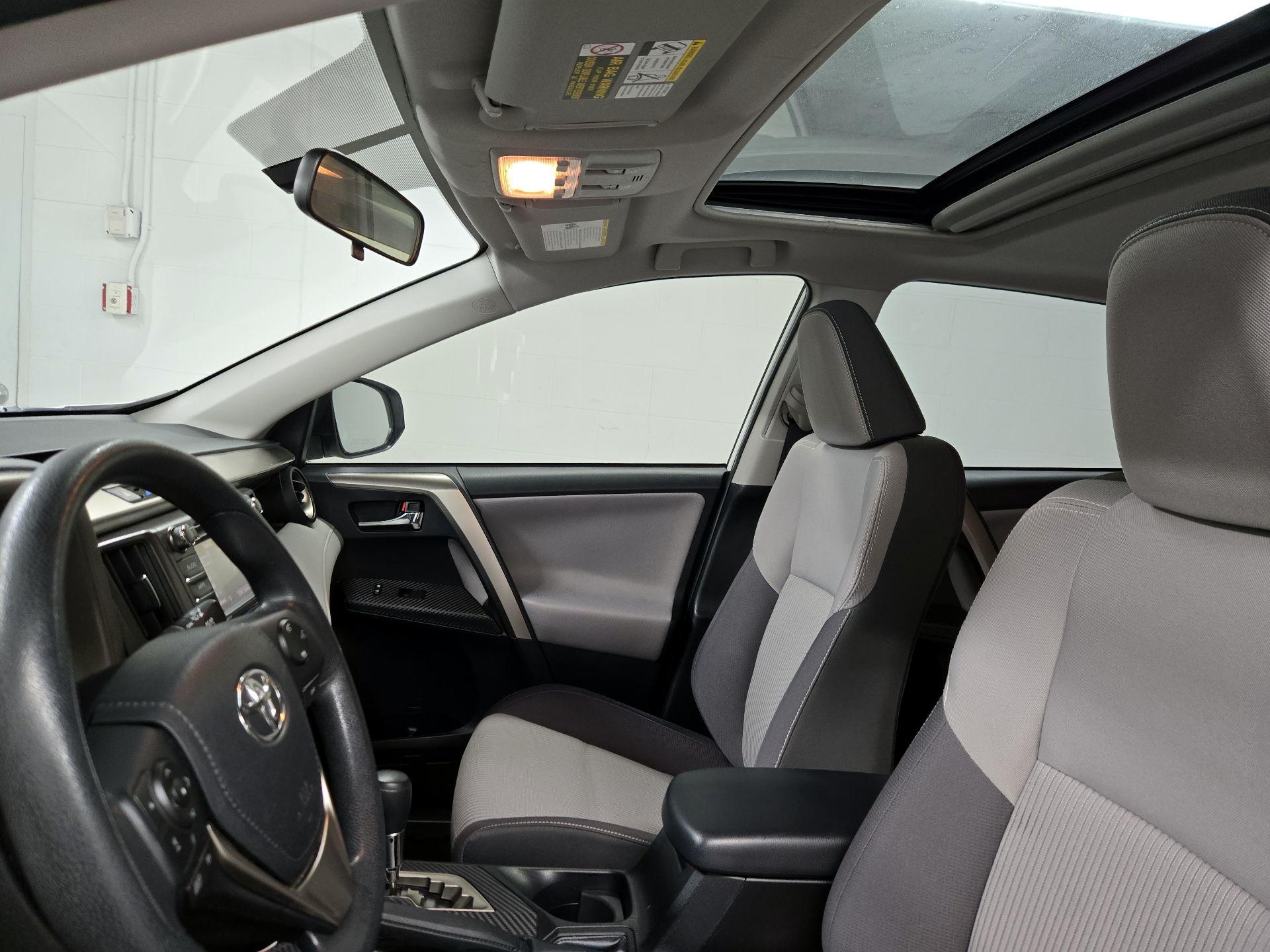 Thumbnail: 2014 Toyota RAV4 - 19