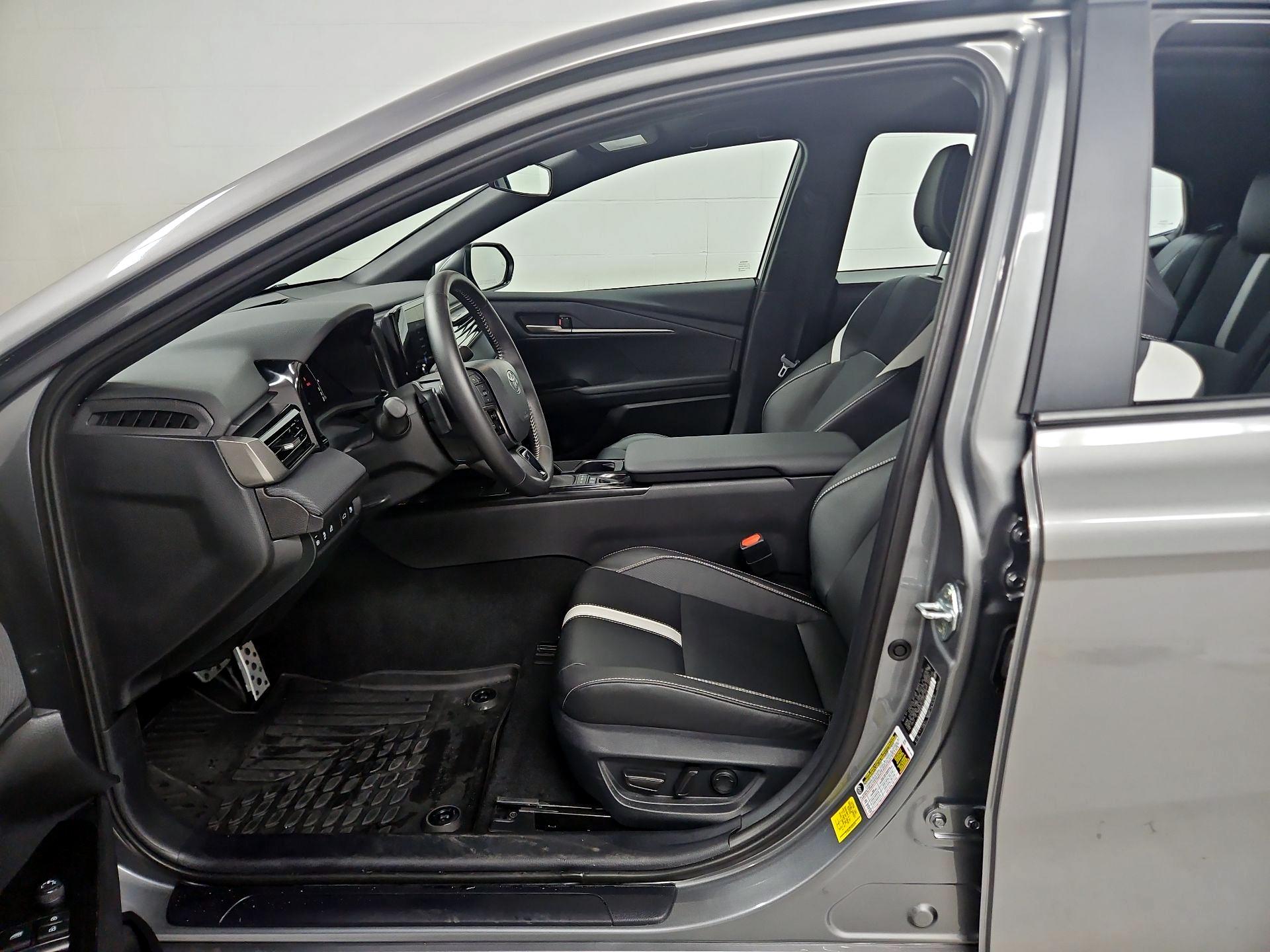 Thumbnail: 2025 Toyota Camry - 11