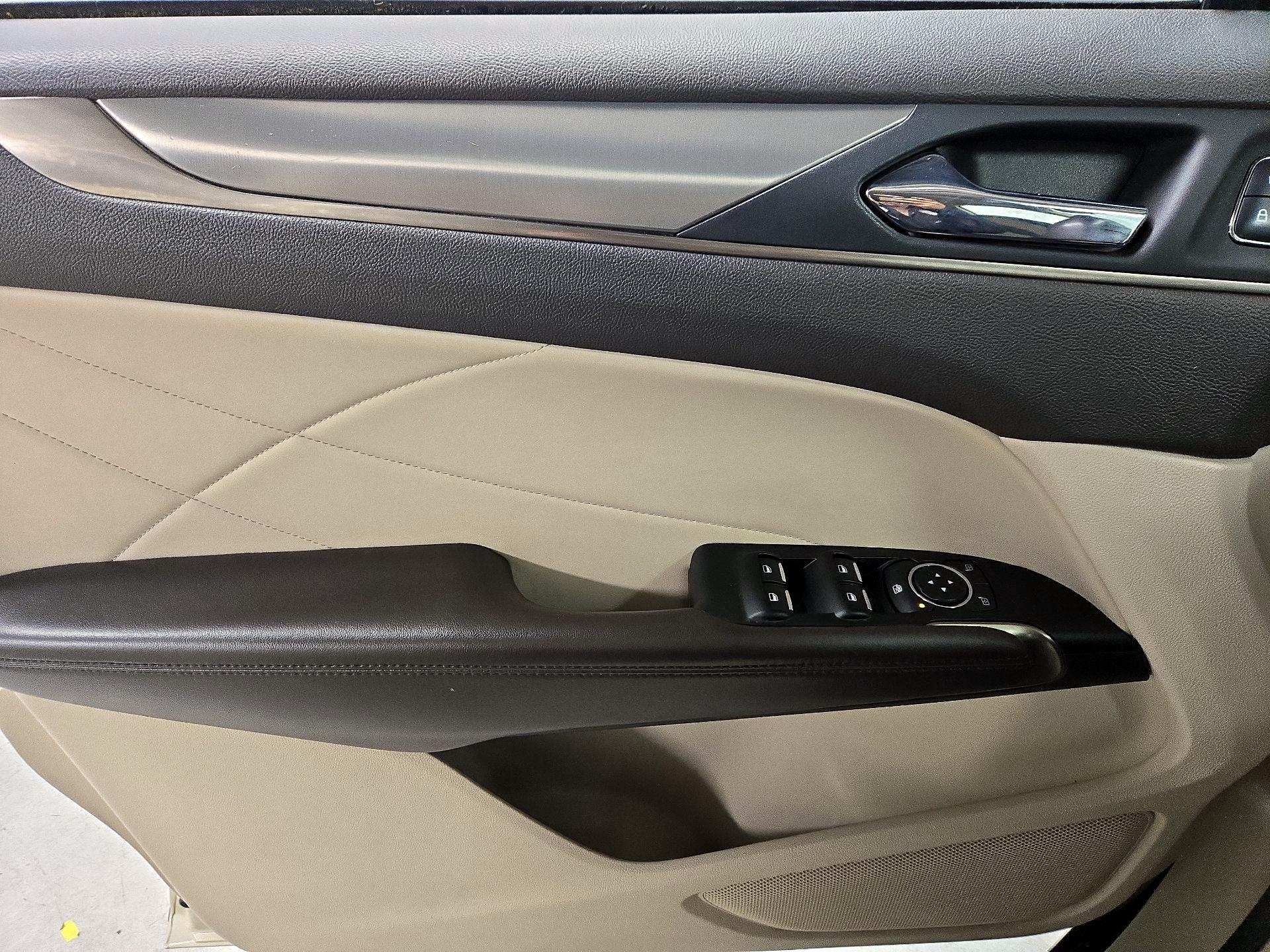 Thumbnail: 2018 Lincoln MKC - 12