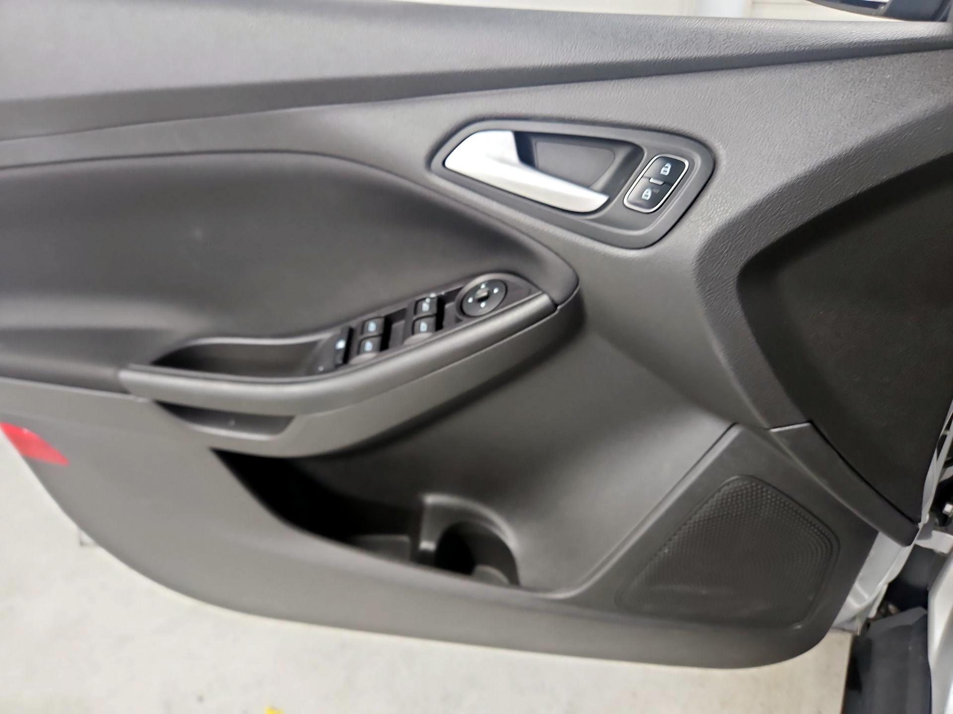 Thumbnail: 2017 Ford Focus - 12