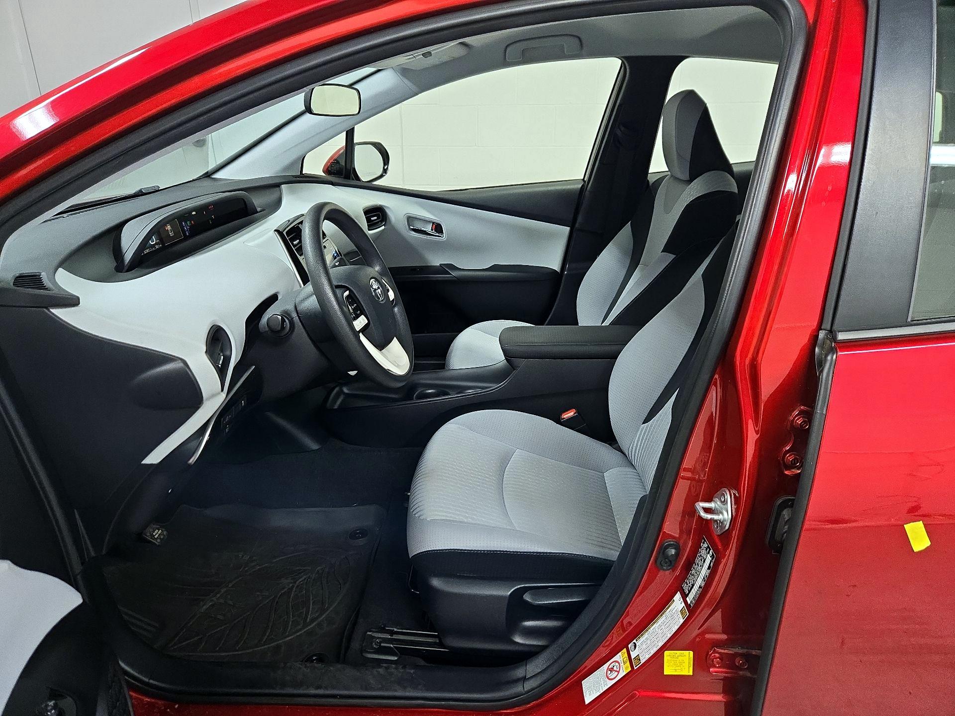 Thumbnail: 2017 Toyota Prius - 11