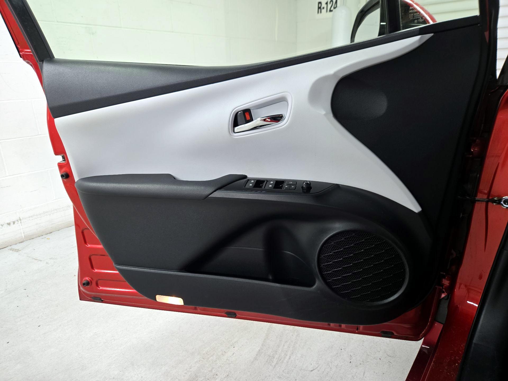 Thumbnail: 2017 Toyota Prius - 12