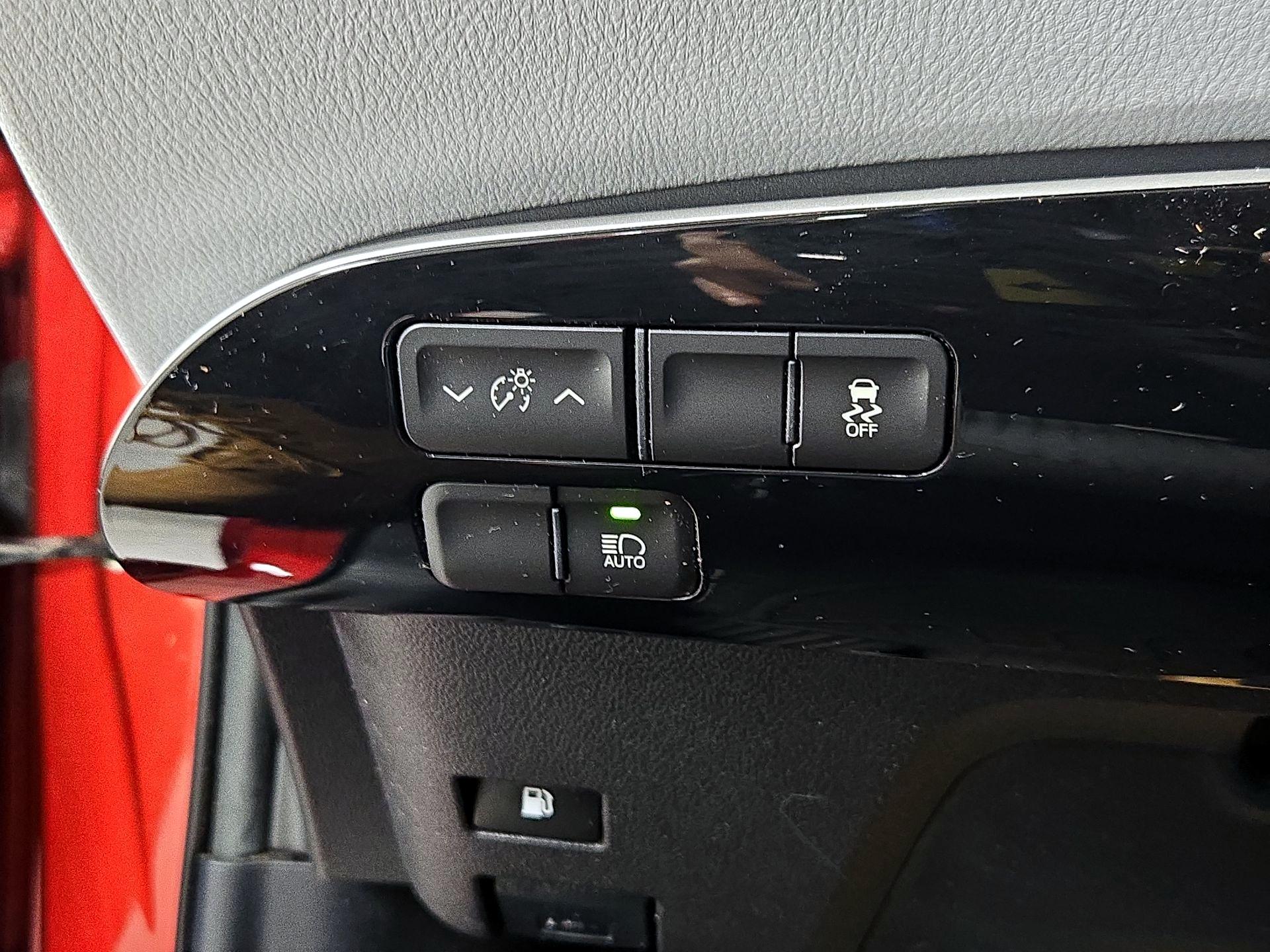 Thumbnail: 2017 Toyota Prius - 13