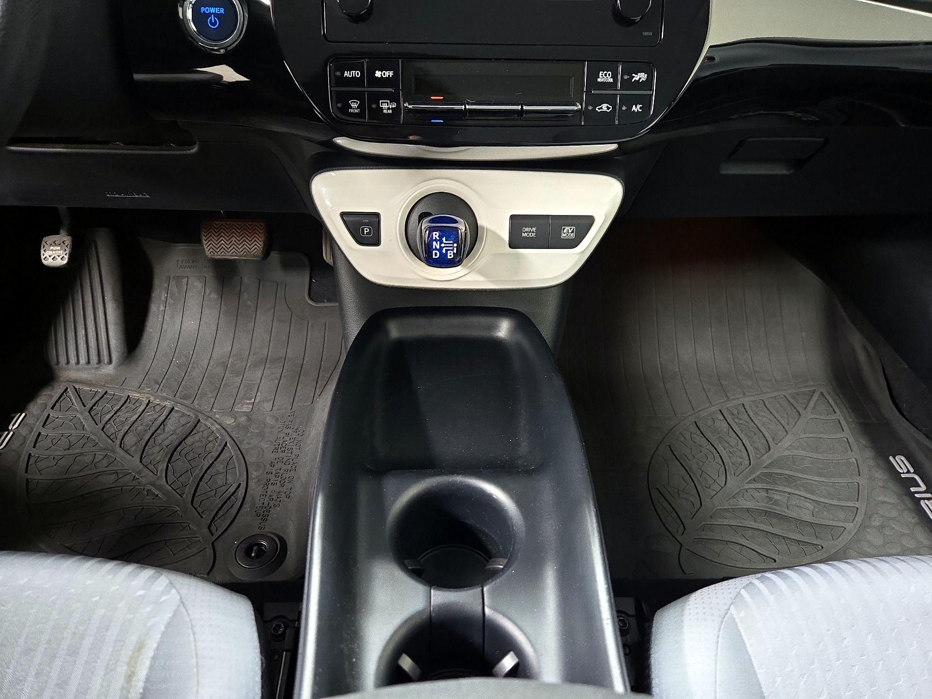 Thumbnail: 2017 Toyota Prius - 17