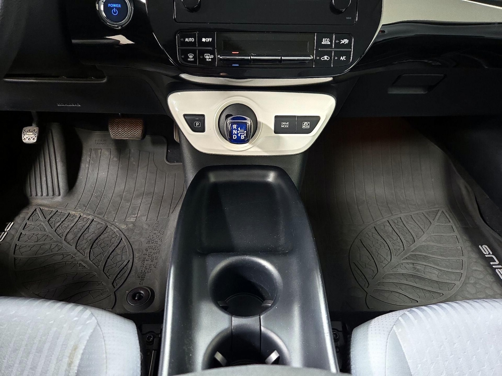 2017 Toyota Prius Two Eco - Photo 18