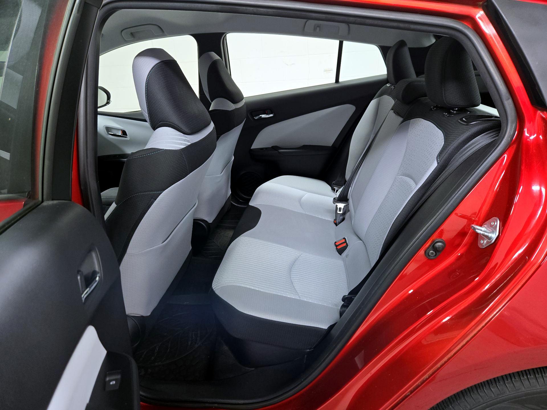 Thumbnail: 2017 Toyota Prius - 18